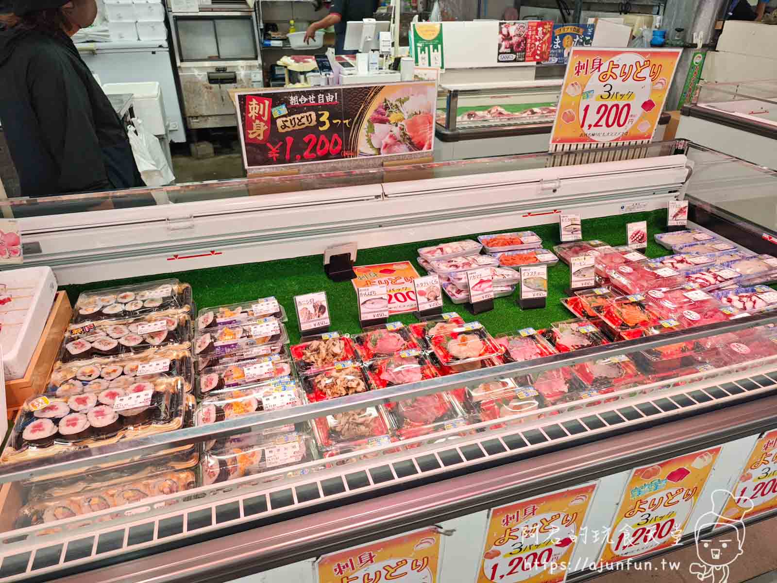 【沖繩那霸】泊港魚市場 (泊いゆまち) 美食攻略:鮪魚生魚片必吃!交通停車、營業時間、店家推薦 - 第12張圖