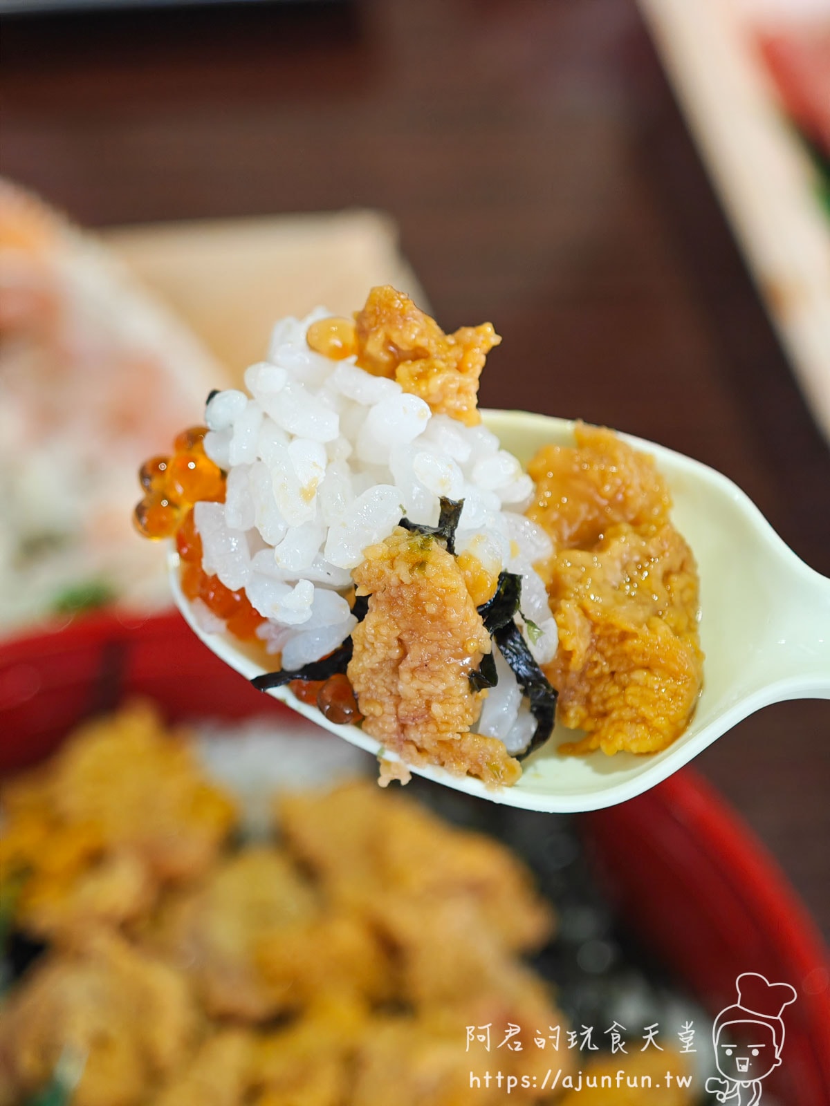【沖繩那霸】泊港魚市場 (泊いゆまち) 美食攻略:鮪魚生魚片必吃!交通停車、營業時間、店家推薦 - 第25張圖