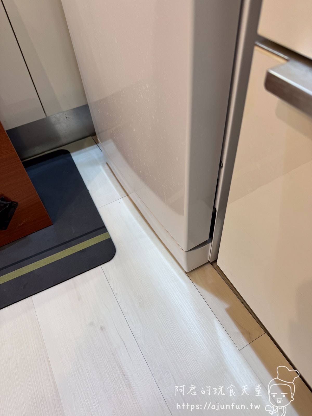 DIY貼地板很麻煩?CoCoHOME 免膠科技地板讓改造輕鬆又有趣 - 第35張圖