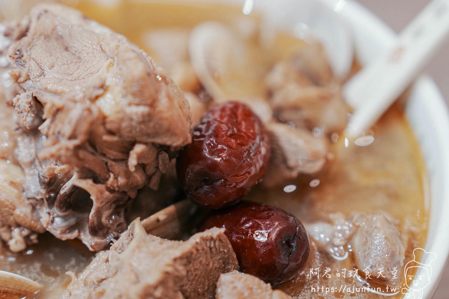 【中國醫商圈美食】秋冬進補就到禾林食室所,嚴選台灣土雞,台中必吃雞湯推薦 - 第17張圖