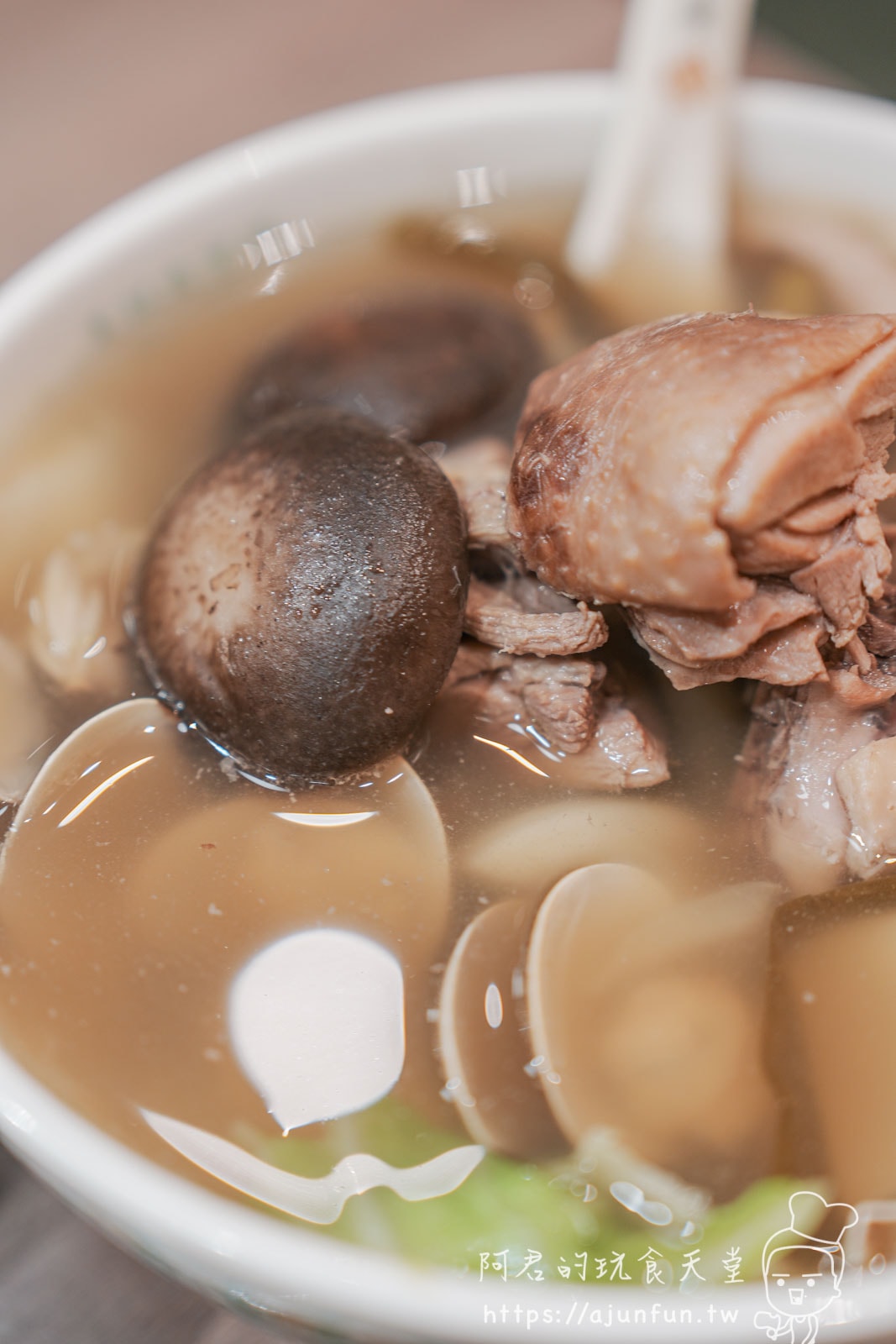 【中國醫商圈美食】秋冬進補就到禾林食室所,嚴選台灣土雞,台中必吃雞湯推薦 - 第19張圖