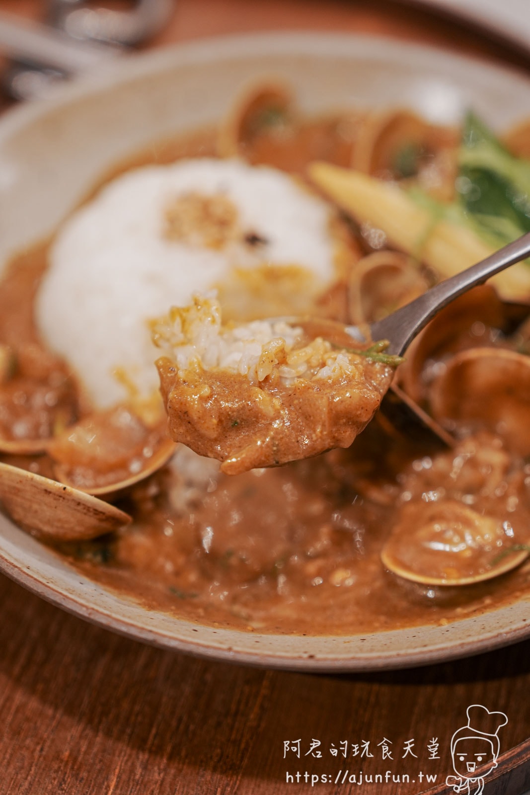 【逢甲美食】茶嶋咖哩,秒回昭和時代!濃郁系五國風味咖哩飯,香菜蛤蜊必點 - 第20張圖