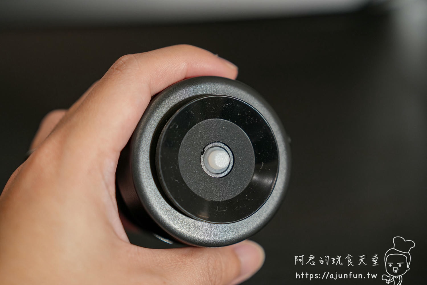 OHMO磁吸手機盤開箱評測,告別「垂頭喪氣」!真空吸附+磁吸支架,追劇、做菜、旅行必備神器! - 第6張圖