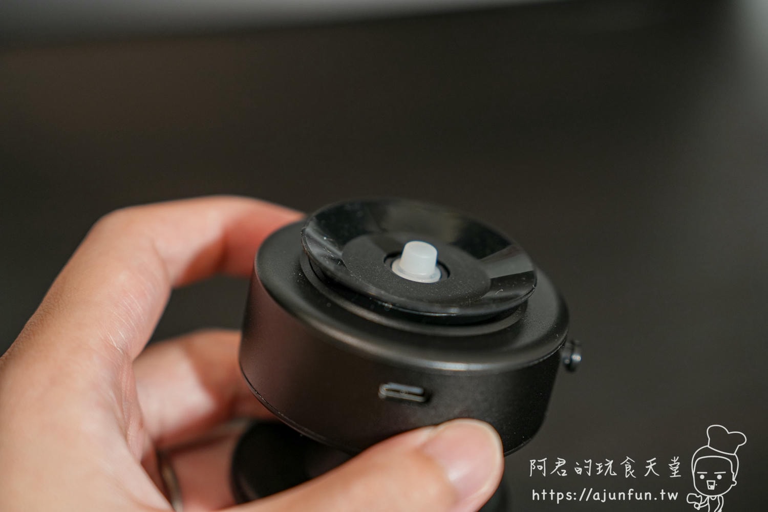 OHMO磁吸手機盤開箱評測,告別「垂頭喪氣」!真空吸附+磁吸支架,追劇、做菜、旅行必備神器! - 第7張圖