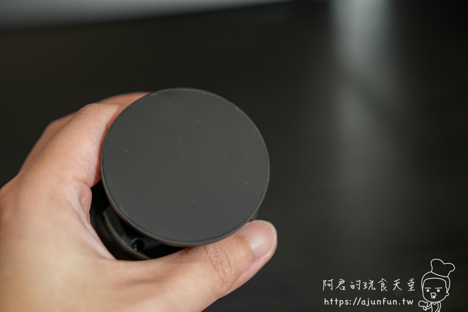 OHMO磁吸手機盤開箱評測,告別「垂頭喪氣」!真空吸附+磁吸支架,追劇、做菜、旅行必備神器! - 第8張圖