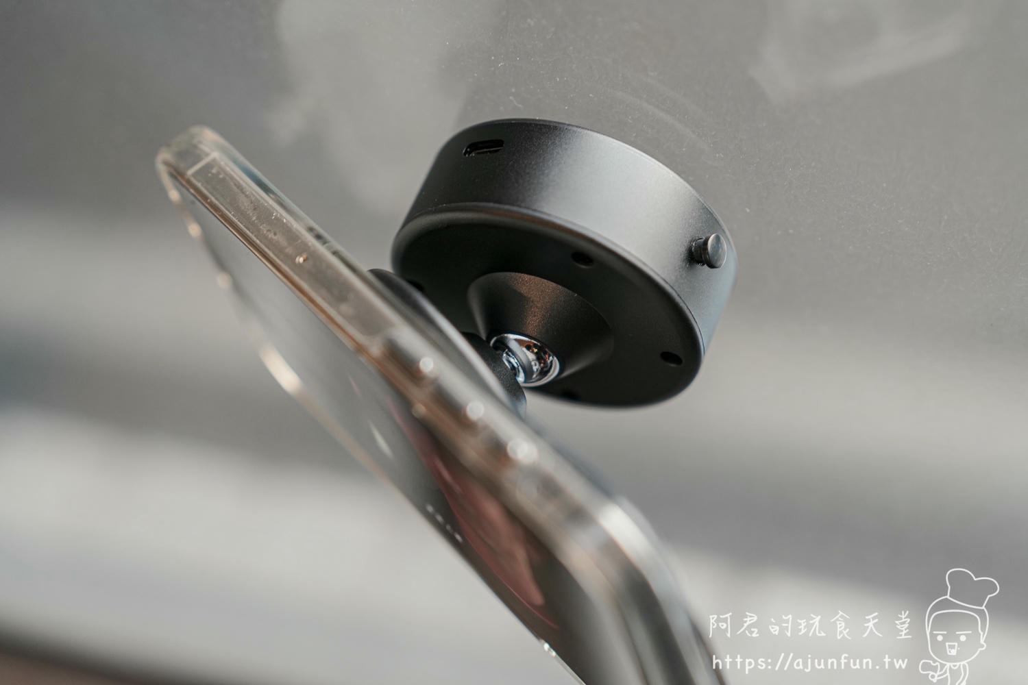 OHMO磁吸手機盤開箱評測,告別「垂頭喪氣」!真空吸附+磁吸支架,追劇、做菜、旅行必備神器! - 第15張圖