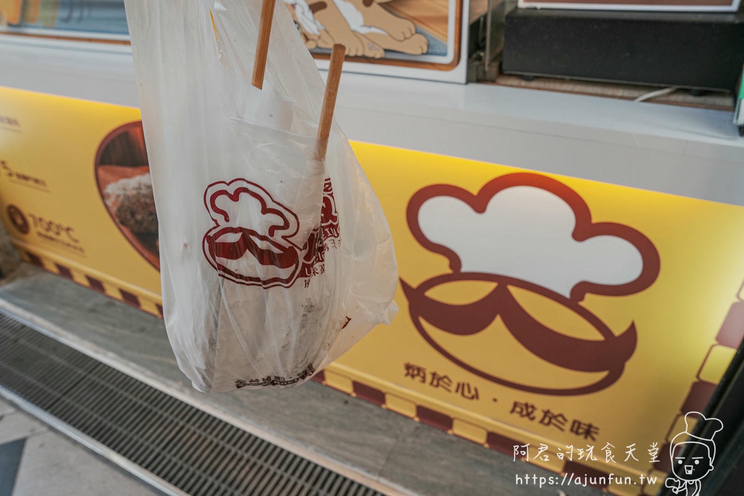 【一中街夜市美食】炳叔烤玉米一中店,現烤糯米玉米,獨特直立烤法,醬香迷人,一中商圈必吃 - 第11張圖