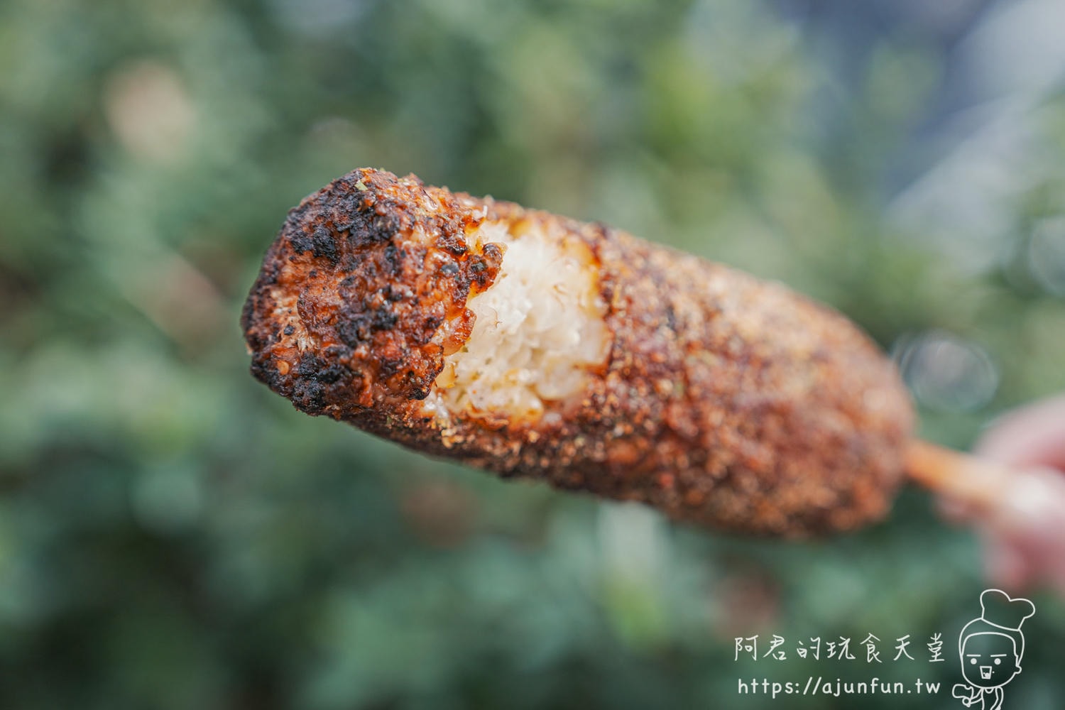 【一中街夜市美食】炳叔烤玉米一中店,現烤糯米玉米,獨特直立烤法,醬香迷人,一中商圈必吃 - 第15張圖