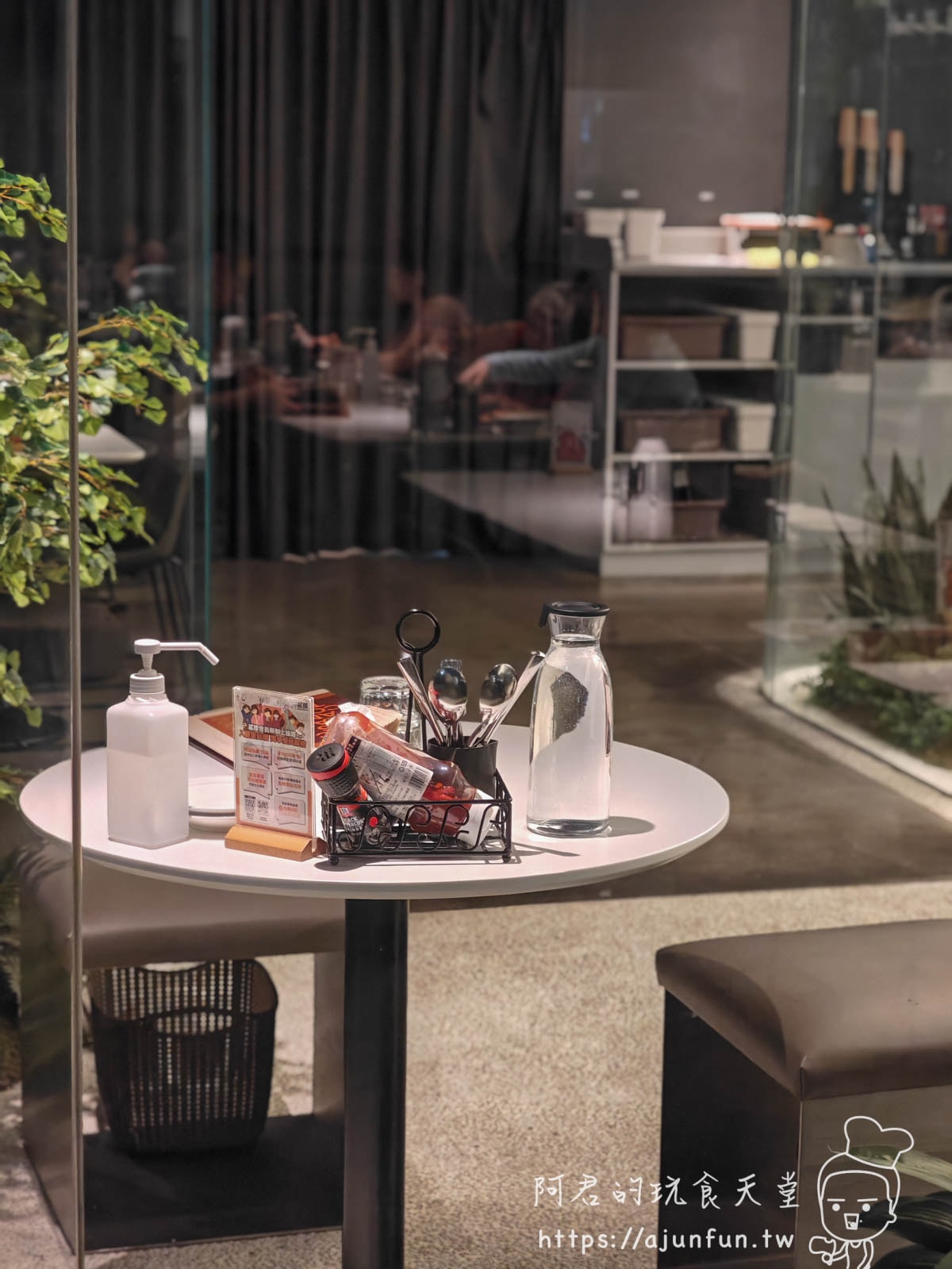 貳樓台中秀泰文心店,未來城市森林主題餐廳,台中早午餐推薦 - 第2張圖