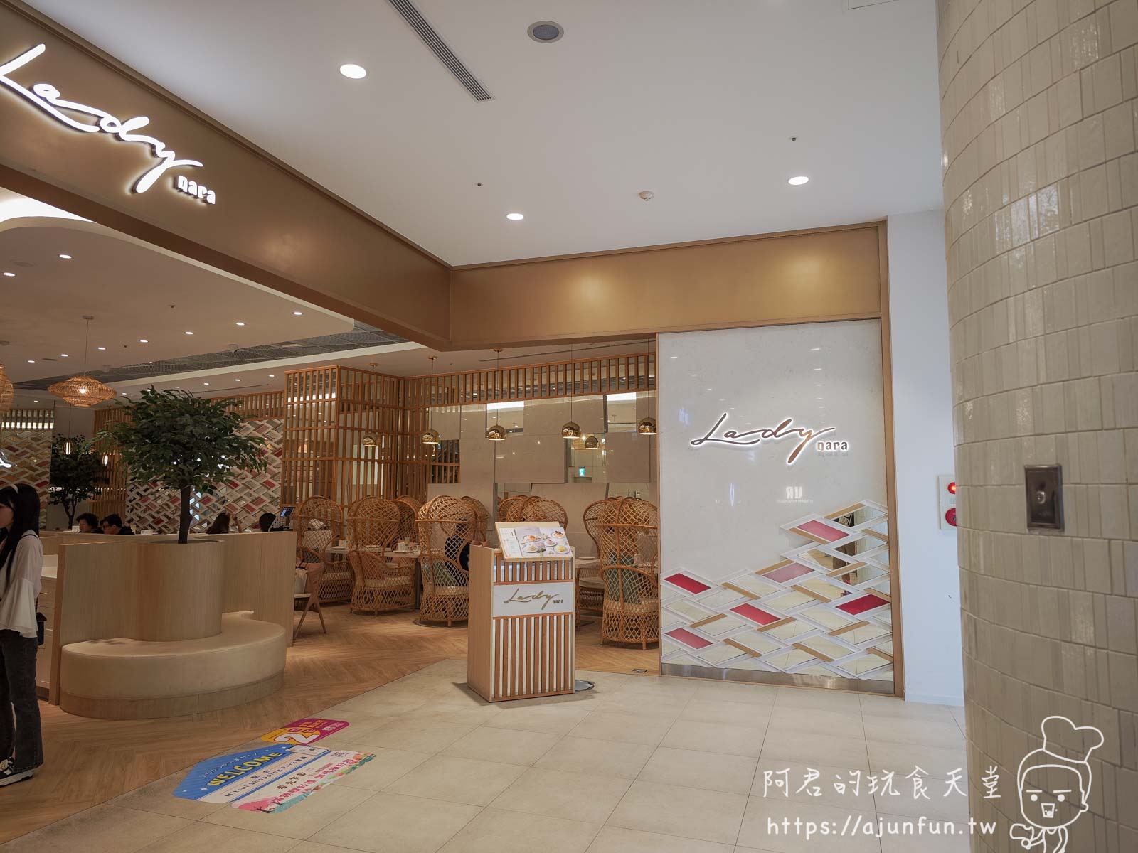 【台中 LaLaport 美食】Lady Nara 台中店:曼谷網美餐廳值得吃嗎?菜單、交通 - 第1張圖