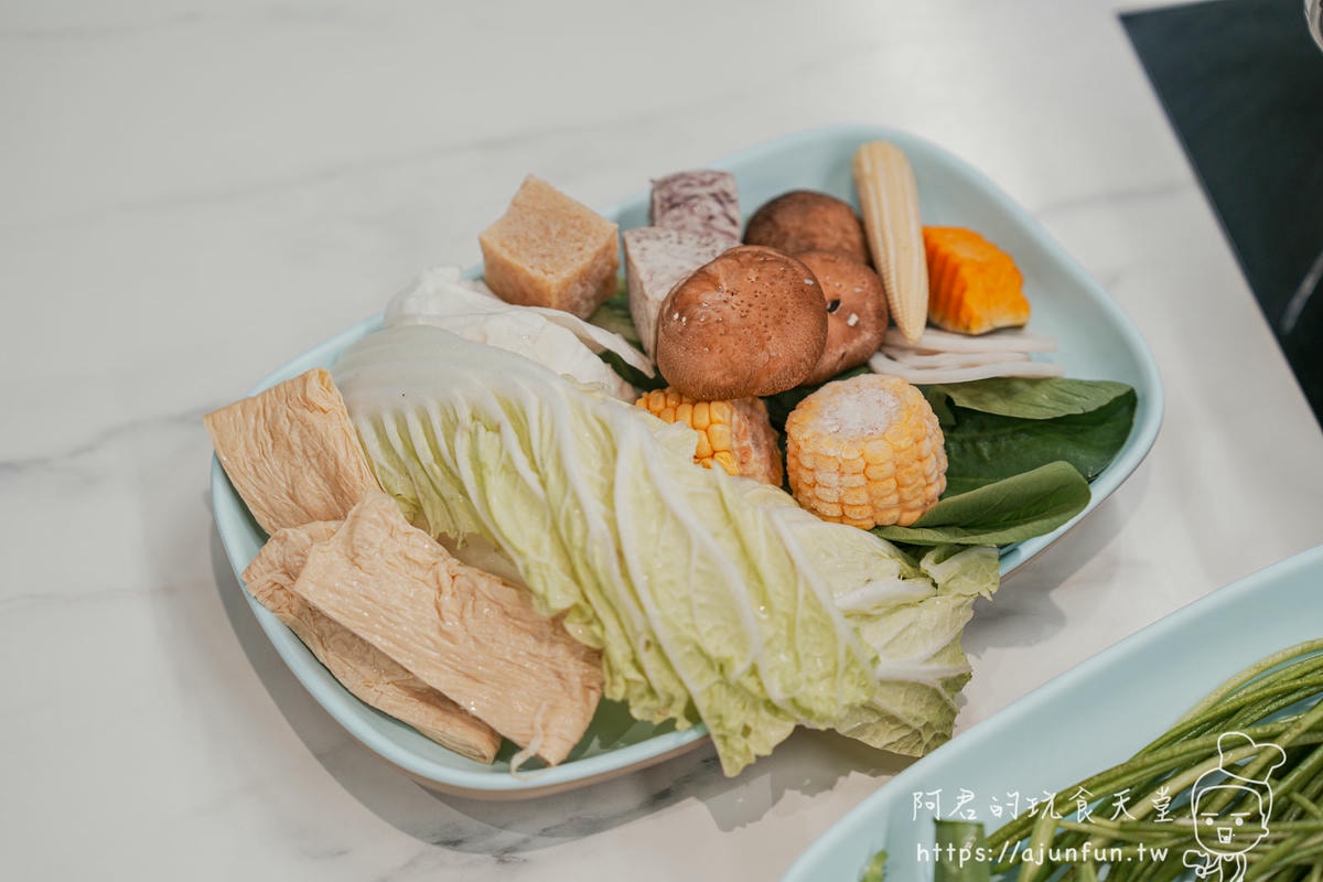 【台中北屯美食】捷運站附近「冭夯鍋物」不只裝潢美,肉好價平聚餐首選! - 第19張圖