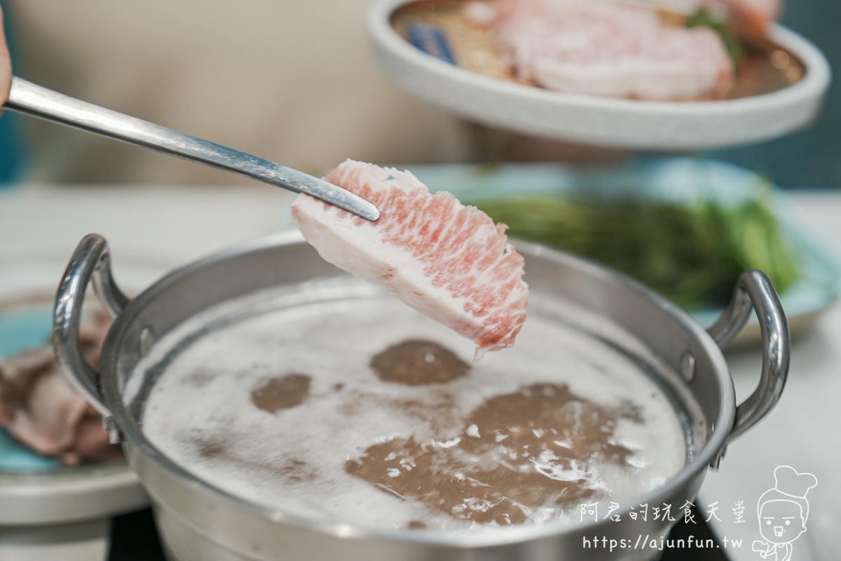 【台中北屯美食】捷運站附近「冭夯鍋物」不只裝潢美,肉好價平聚餐首選! - 第42張圖