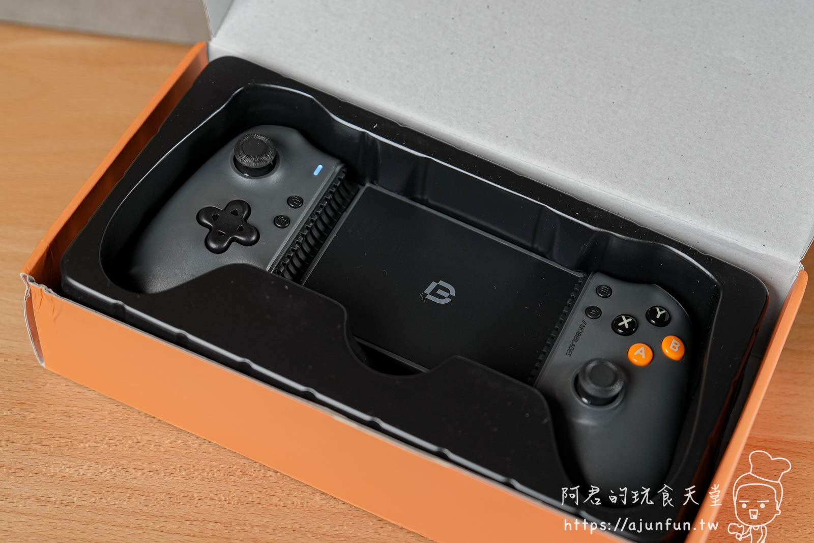 手機也能玩《電馭叛客2077》?Mobiblades 莫比手機遊戲手把開箱:實測雲端串流、PS5遊戲,手感根本是「外掛」級享受! - 第4張圖