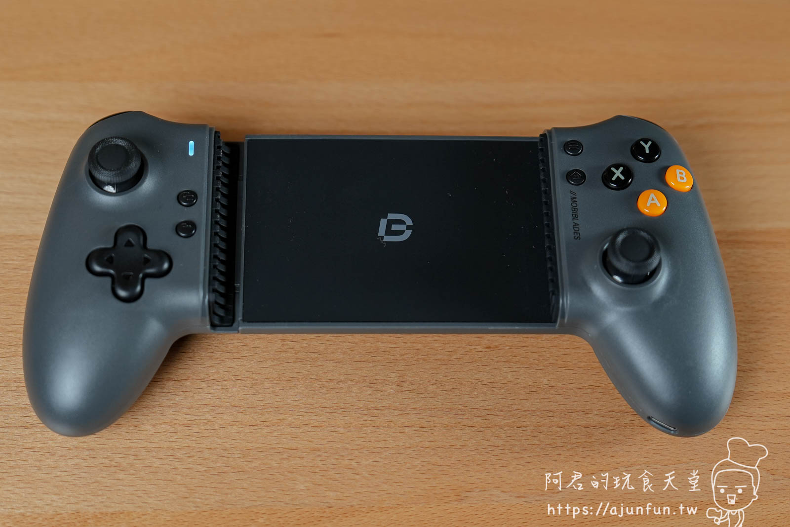 手機也能玩《電馭叛客2077》?Mobiblades 莫比手機遊戲手把開箱:實測雲端串流、PS5遊戲,手感根本是「外掛」級享受! - 第5張圖