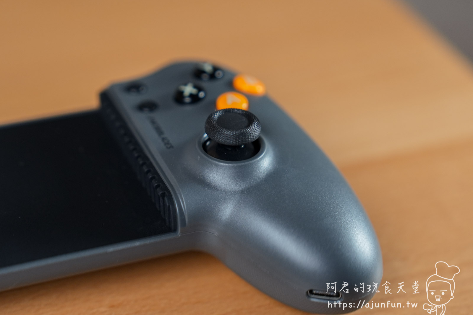 手機也能玩《電馭叛客2077》?Mobiblades 莫比手機遊戲手把開箱:實測雲端串流、PS5遊戲,手感根本是「外掛」級享受! - 第6張圖