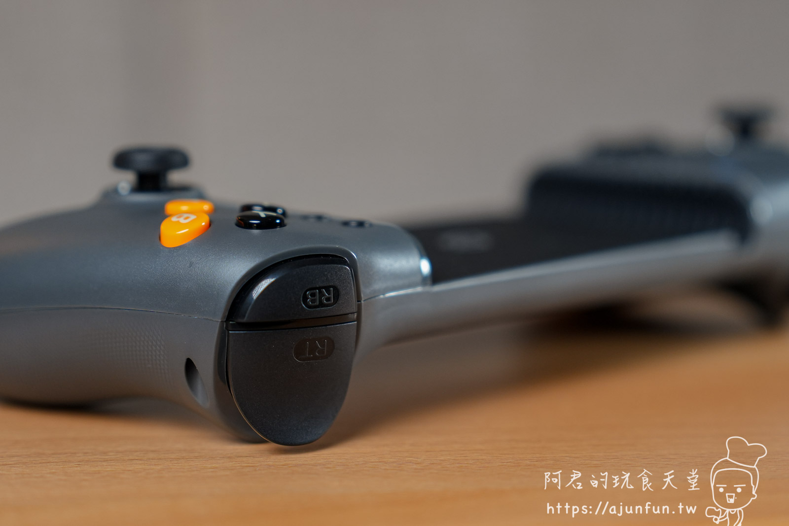 手機也能玩《電馭叛客2077》?Mobiblades 莫比手機遊戲手把開箱:實測雲端串流、PS5遊戲,手感根本是「外掛」級享受! - 第10張圖