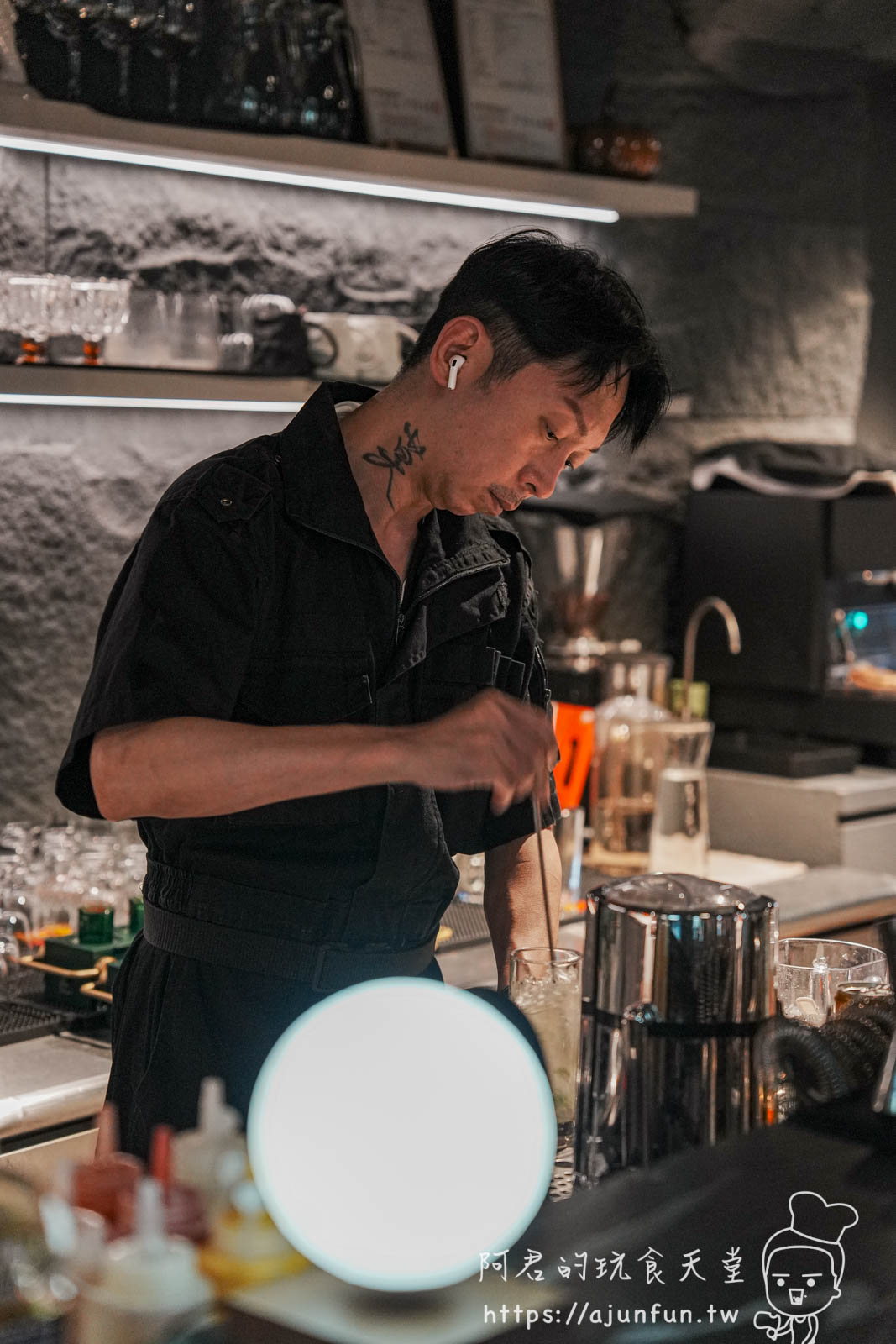 【台中酒吧推薦】阿姆斯壯餐酒館,勤美酒吧新發現!一個人也能登陸外太空的星際之旅 - 第13張圖