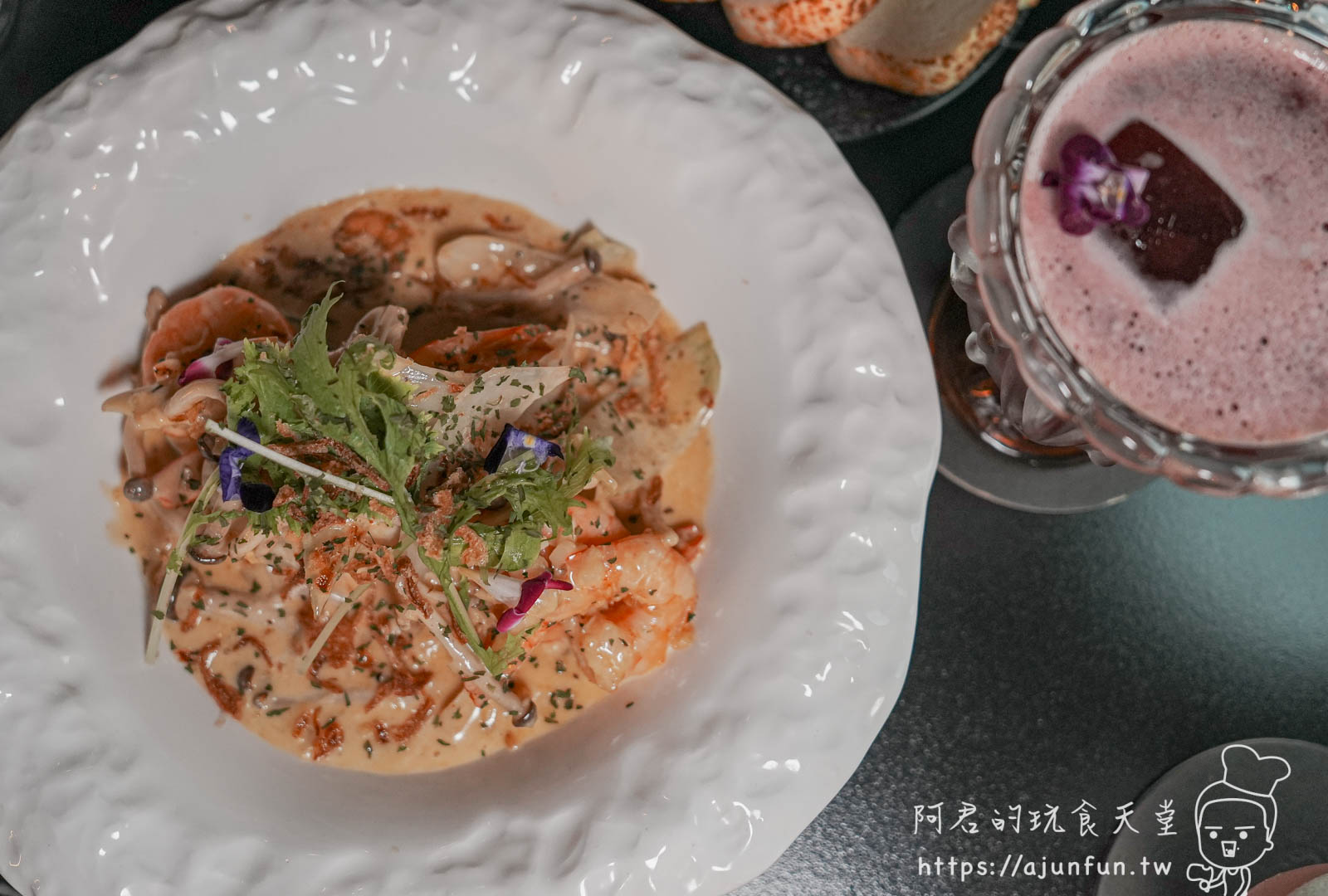 【台中酒吧推薦】阿姆斯壯餐酒館,勤美酒吧新發現!一個人也能登陸外太空的星際之旅 - 第23張圖