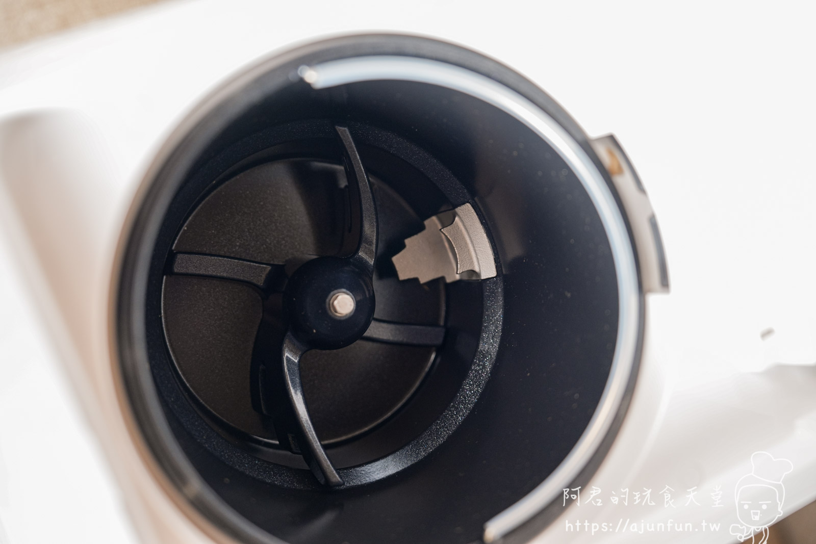POLAR 除餘淨廚餘機開箱心得,粉碎、烘乾、除臭一機搞定,相見恨晚的廚房神器! - 第13張圖