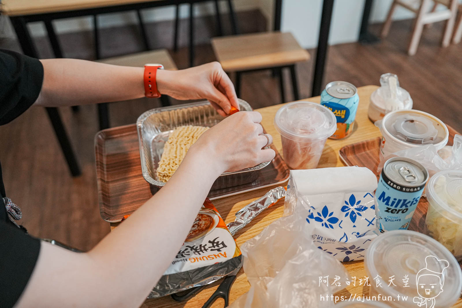 【台中北屯宵夜】遊盒麵崇德店,被甜點耽誤的24小時拉麵店,必點麻辣鴨血 - 第16張圖