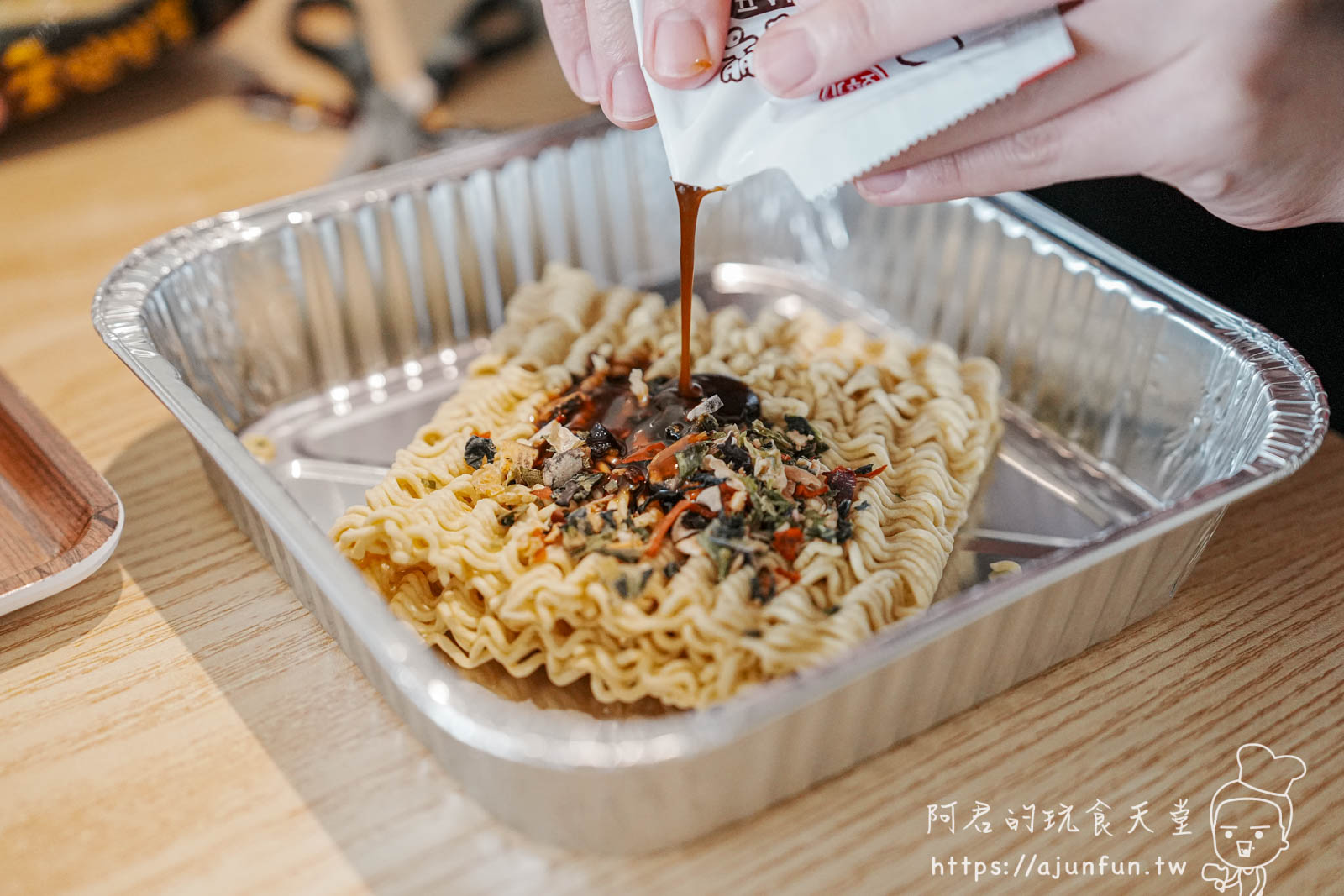 【台中北屯宵夜】遊盒麵崇德店,被甜點耽誤的24小時拉麵店,必點麻辣鴨血 - 第22張圖