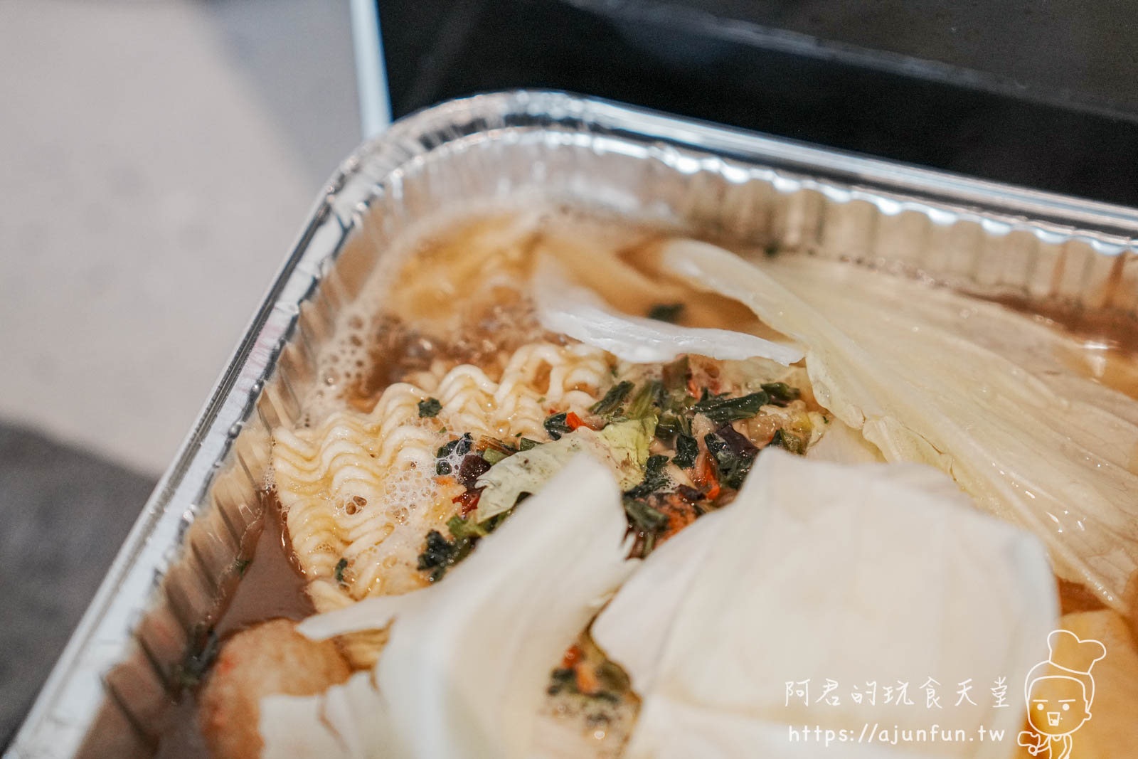 【台中北屯宵夜】遊盒麵崇德店,被甜點耽誤的24小時拉麵店,必點麻辣鴨血 - 第21張圖