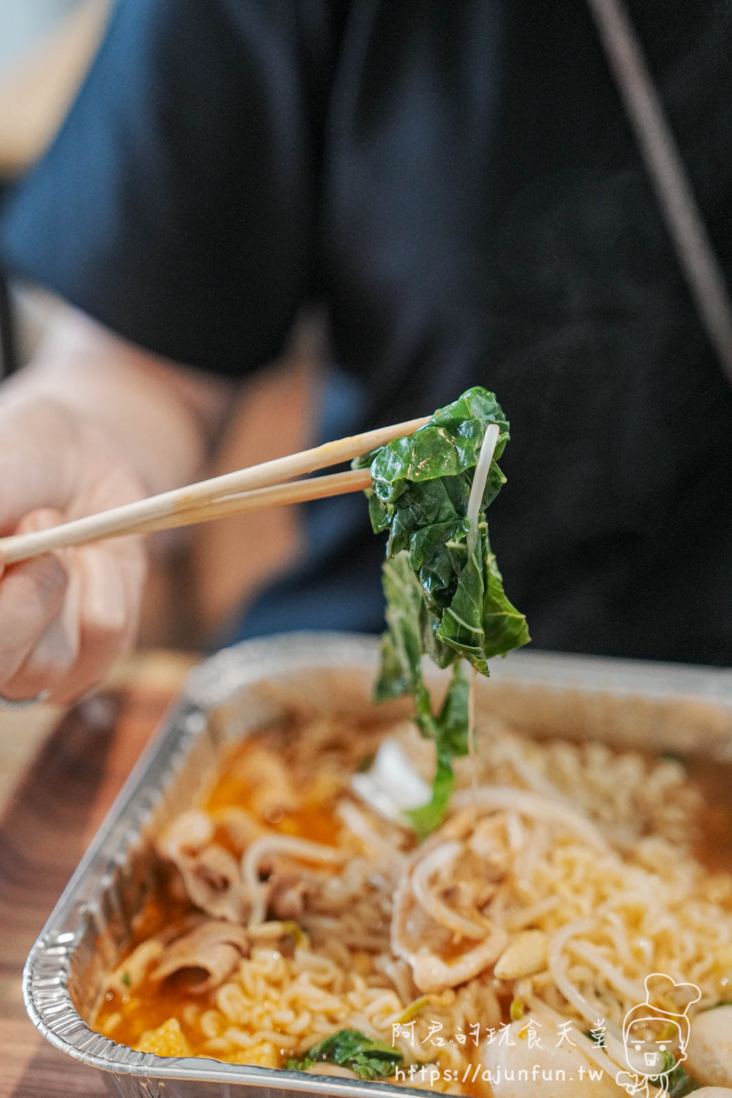 【台中北屯宵夜】遊盒麵崇德店,被甜點耽誤的24小時拉麵店,必點麻辣鴨血 - 第31張圖