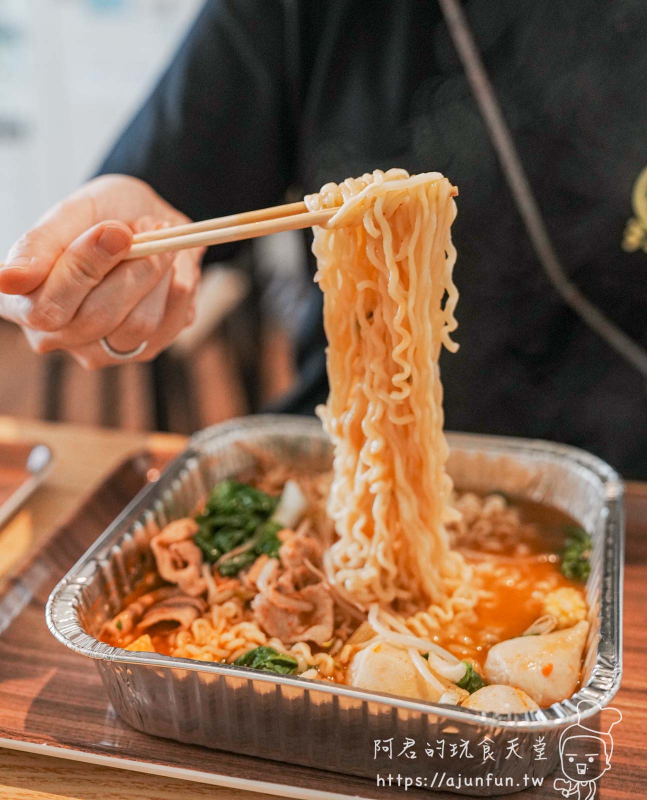 【台中北屯宵夜】遊盒麵崇德店,被甜點耽誤的24小時拉麵店,必點麻辣鴨血 - 第32張圖