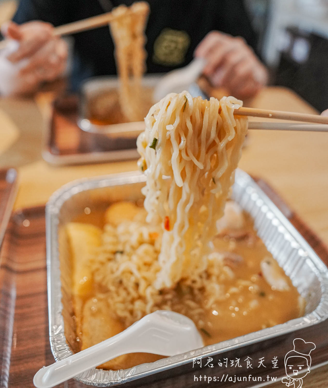 【台中北屯宵夜】遊盒麵崇德店,被甜點耽誤的24小時拉麵店,必點麻辣鴨血 - 第24張圖