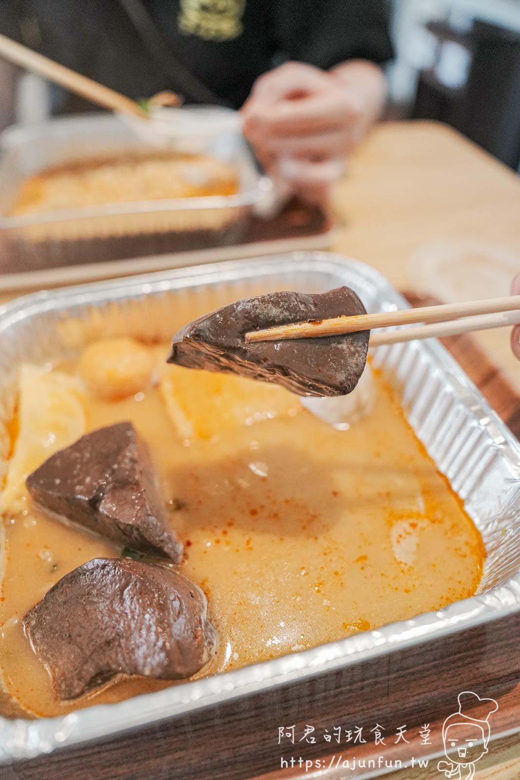 【台中北屯宵夜】遊盒麵崇德店,被甜點耽誤的24小時拉麵店,必點麻辣鴨血 - 第27張圖