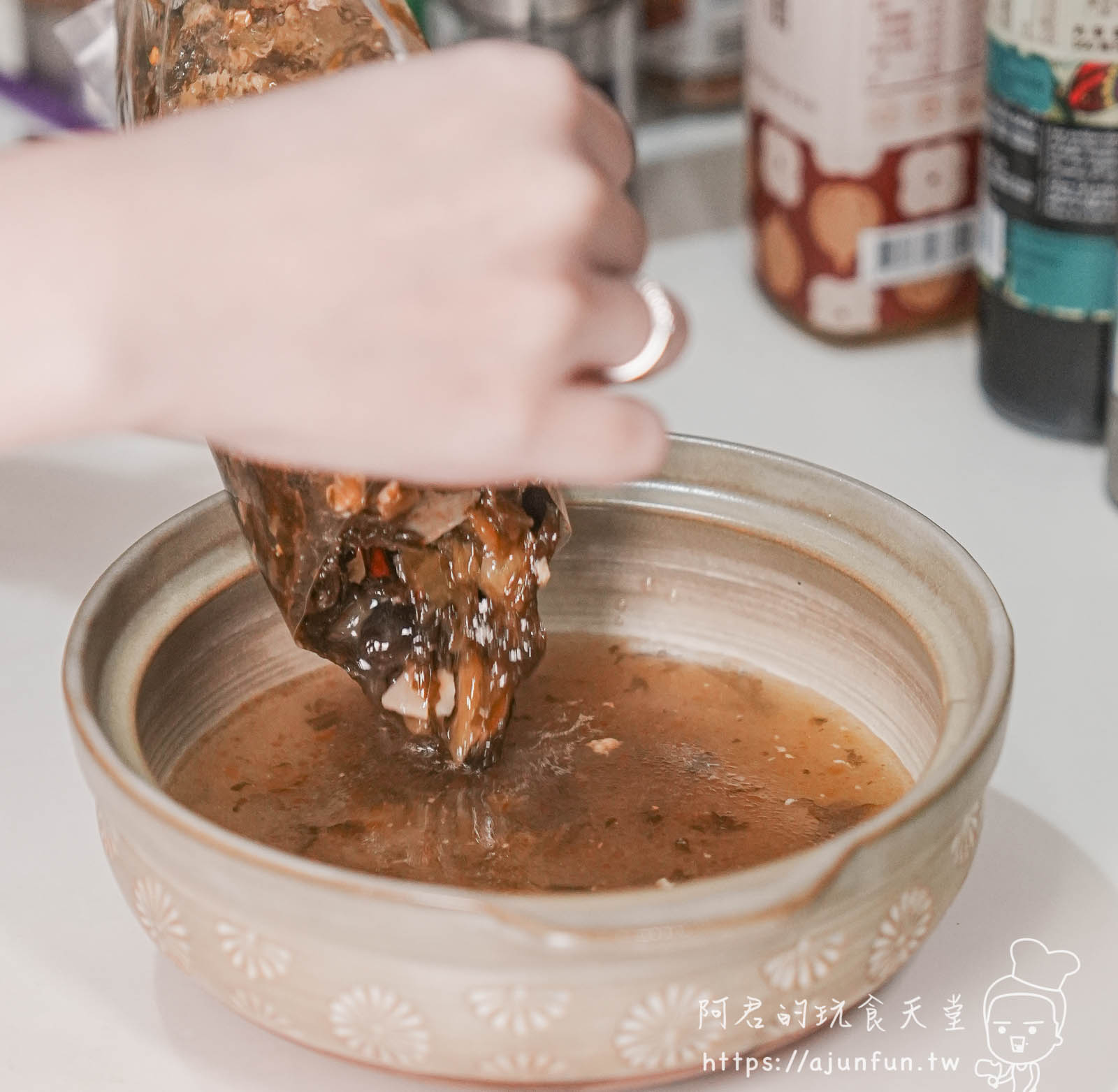 愛上新鮮跟阿基師聯名的川味酸菜魚好吃嗎?3分鐘端出銷魂酸麻辣,CP值衝破天花板! - 第3張圖