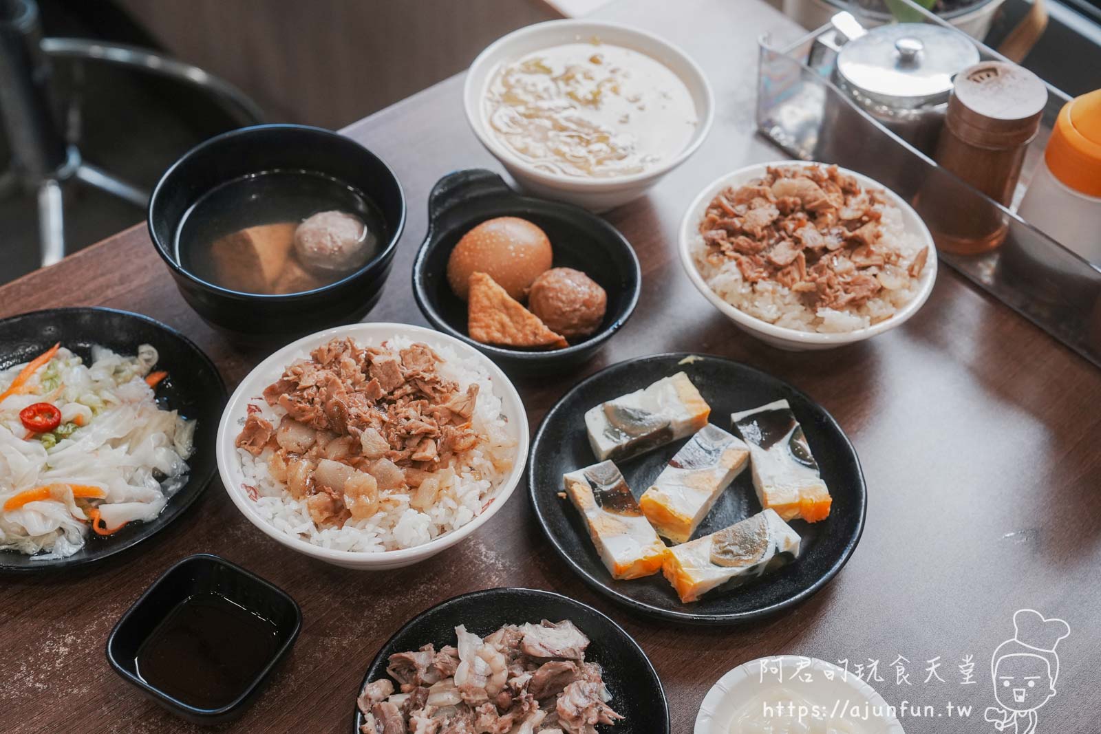 誰說嘉義只有火雞肉飯?50年老店「阿岸米糕」這碗「鹹米糕」連在地人都排隊! - 第13張圖