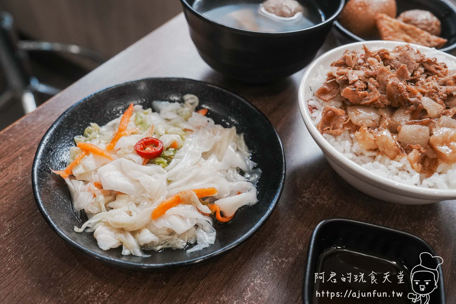 誰說嘉義只有火雞肉飯?50年老店「阿岸米糕」這碗「鹹米糕」連在地人都排隊! - 第29張圖