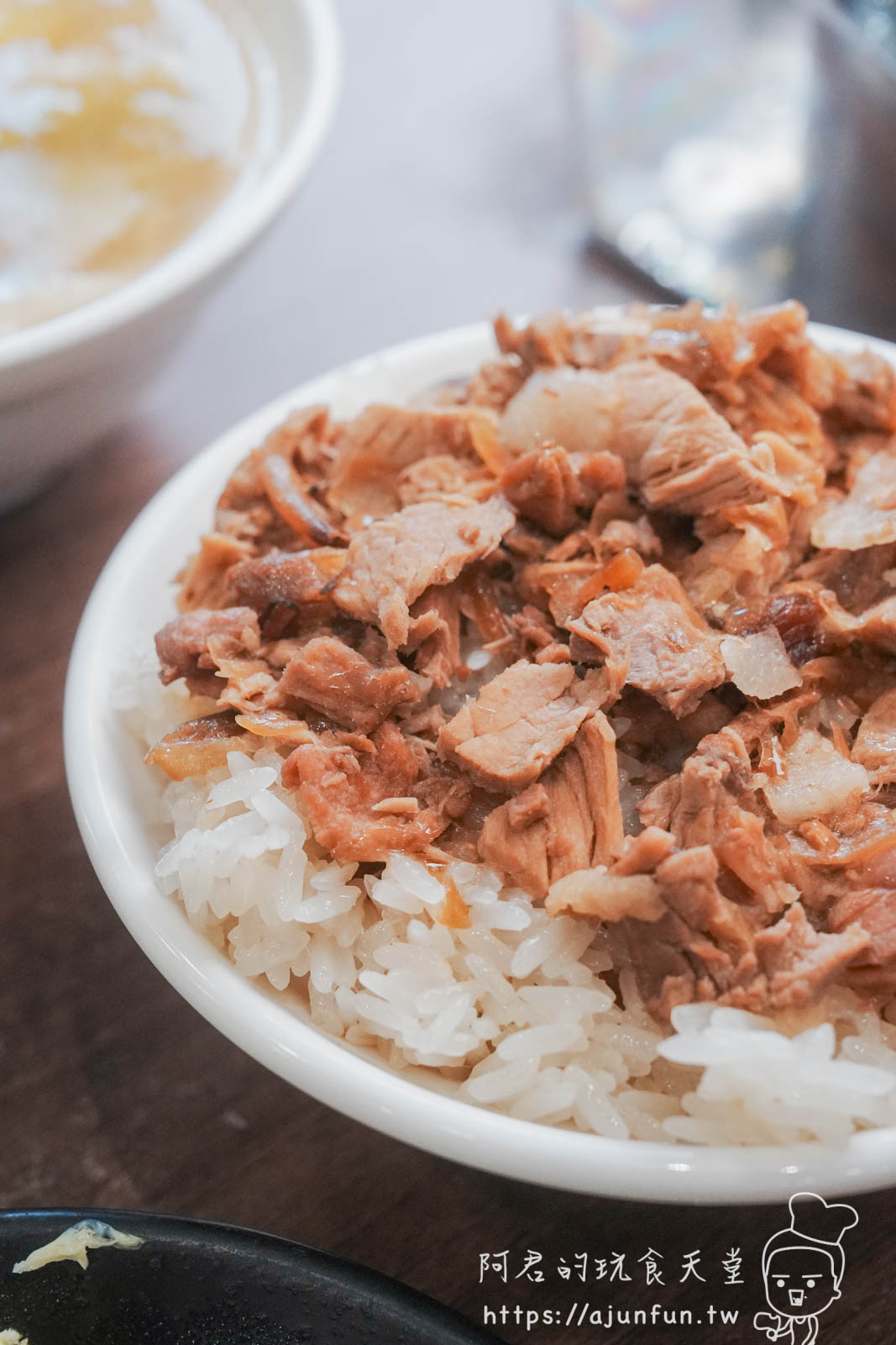 誰說嘉義只有火雞肉飯?50年老店「阿岸米糕」這碗「鹹米糕」連在地人都排隊! - 第14張圖