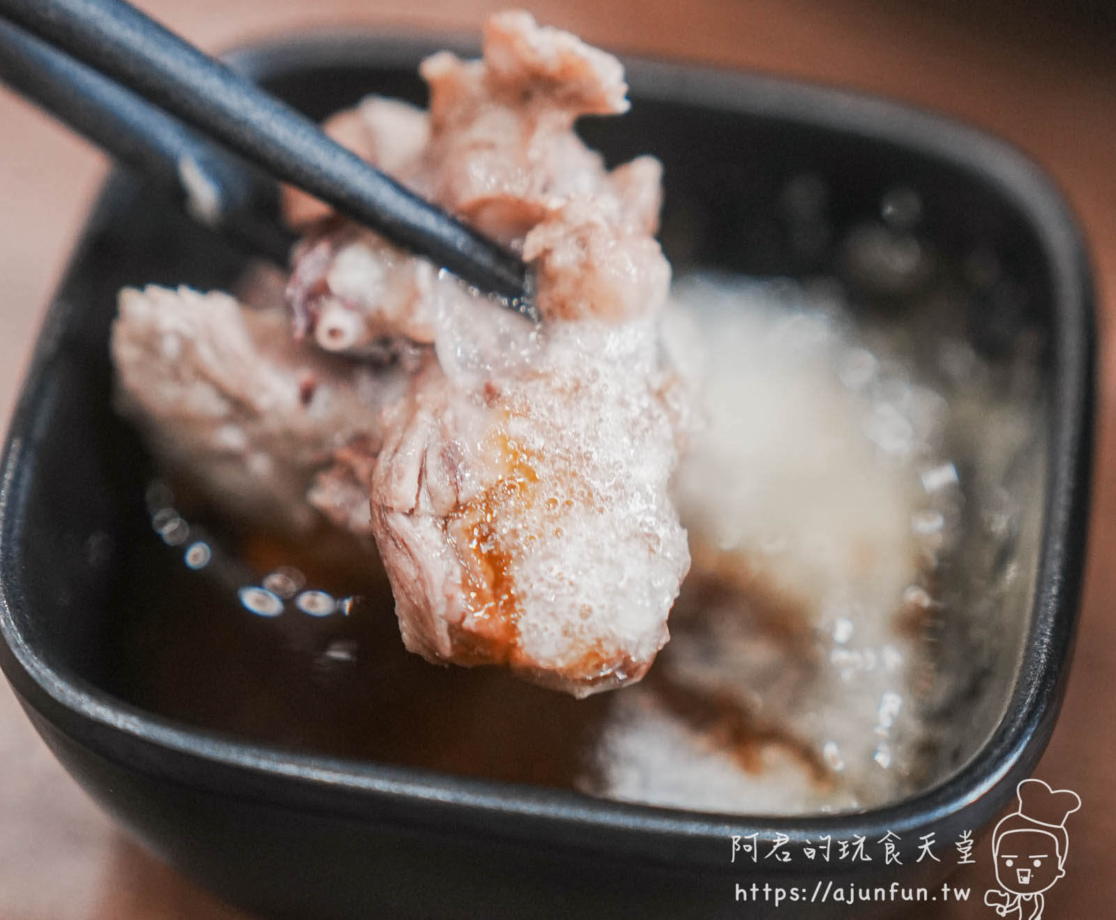 誰說嘉義只有火雞肉飯?50年老店「阿岸米糕」這碗「鹹米糕」連在地人都排隊! - 第26張圖