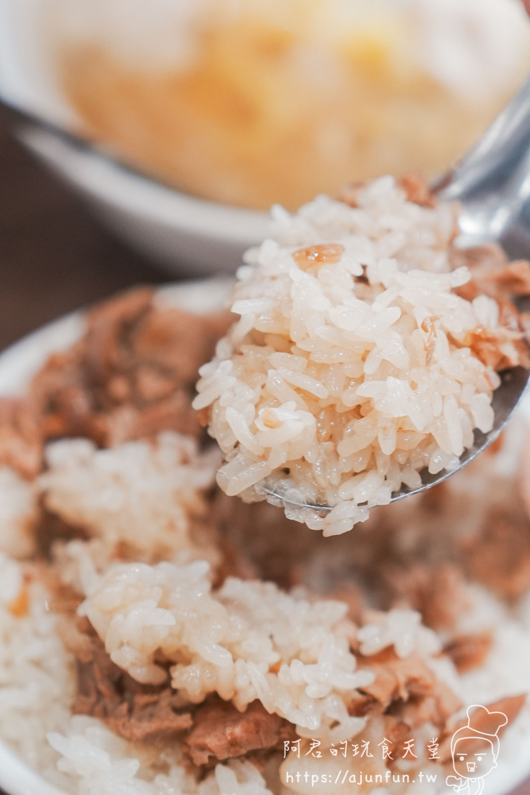 誰說嘉義只有火雞肉飯?50年老店「阿岸米糕」這碗「鹹米糕」連在地人都排隊! - 第16張圖