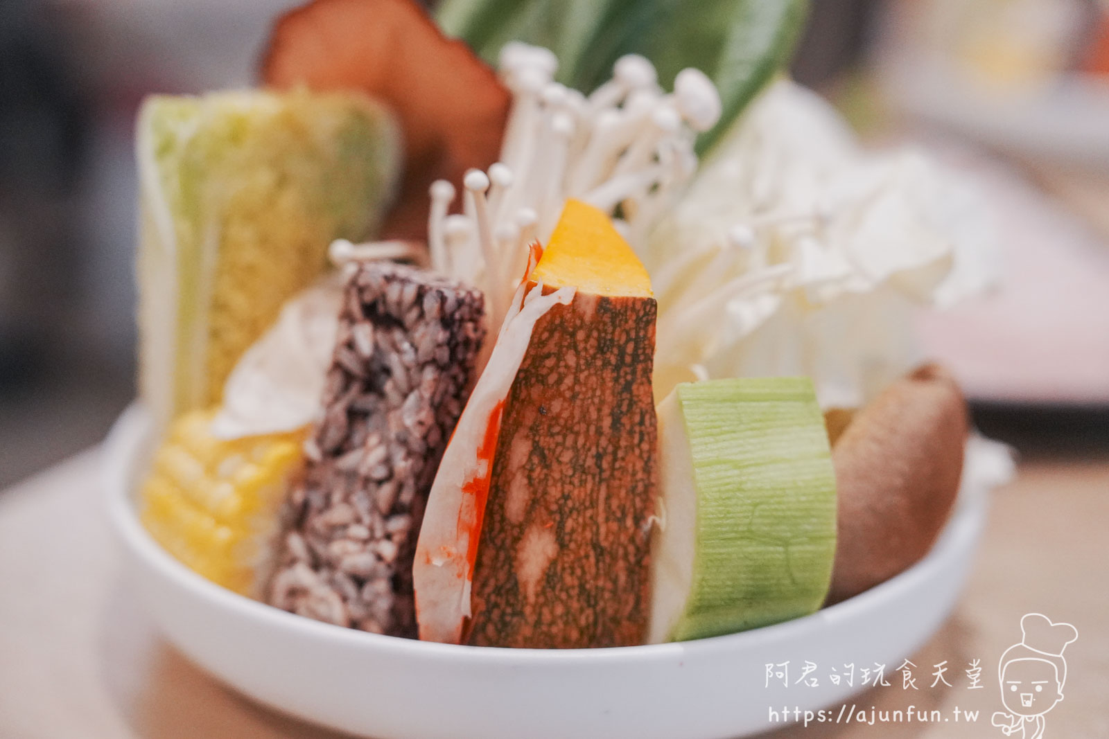 嘉義火鍋推薦,青坐請坐鍋物專科,火車站旁純白鍋物,鮮奶自己倒的厚工美味 - 第29張圖 嘉義火鍋推薦,青坐請坐鍋物專科,火車站旁純白鍋物,鮮奶自己倒的厚工美味