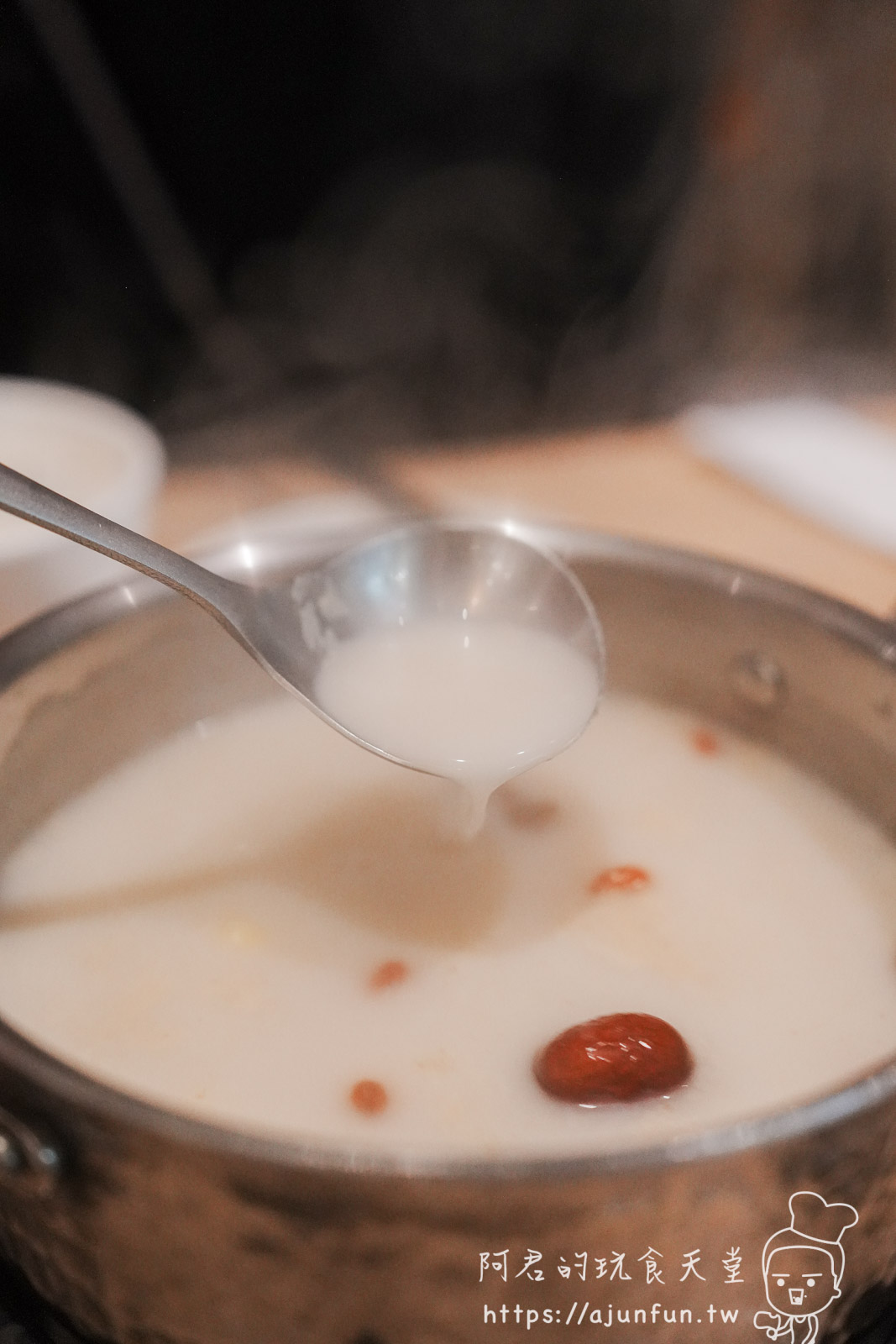 嘉義火鍋推薦,青坐請坐鍋物專科,火車站旁純白鍋物,鮮奶自己倒的厚工美味 - 第14張圖 嘉義火鍋推薦,青坐請坐鍋物專科,火車站旁純白鍋物,鮮奶自己倒的厚工美味