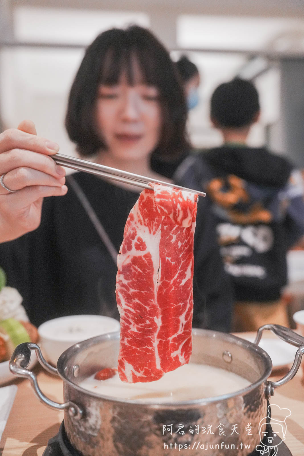 嘉義火鍋推薦,青坐請坐鍋物專科,火車站旁純白鍋物,鮮奶自己倒的厚工美味 - 第22張圖 嘉義火鍋推薦,青坐請坐鍋物專科,火車站旁純白鍋物,鮮奶自己倒的厚工美味