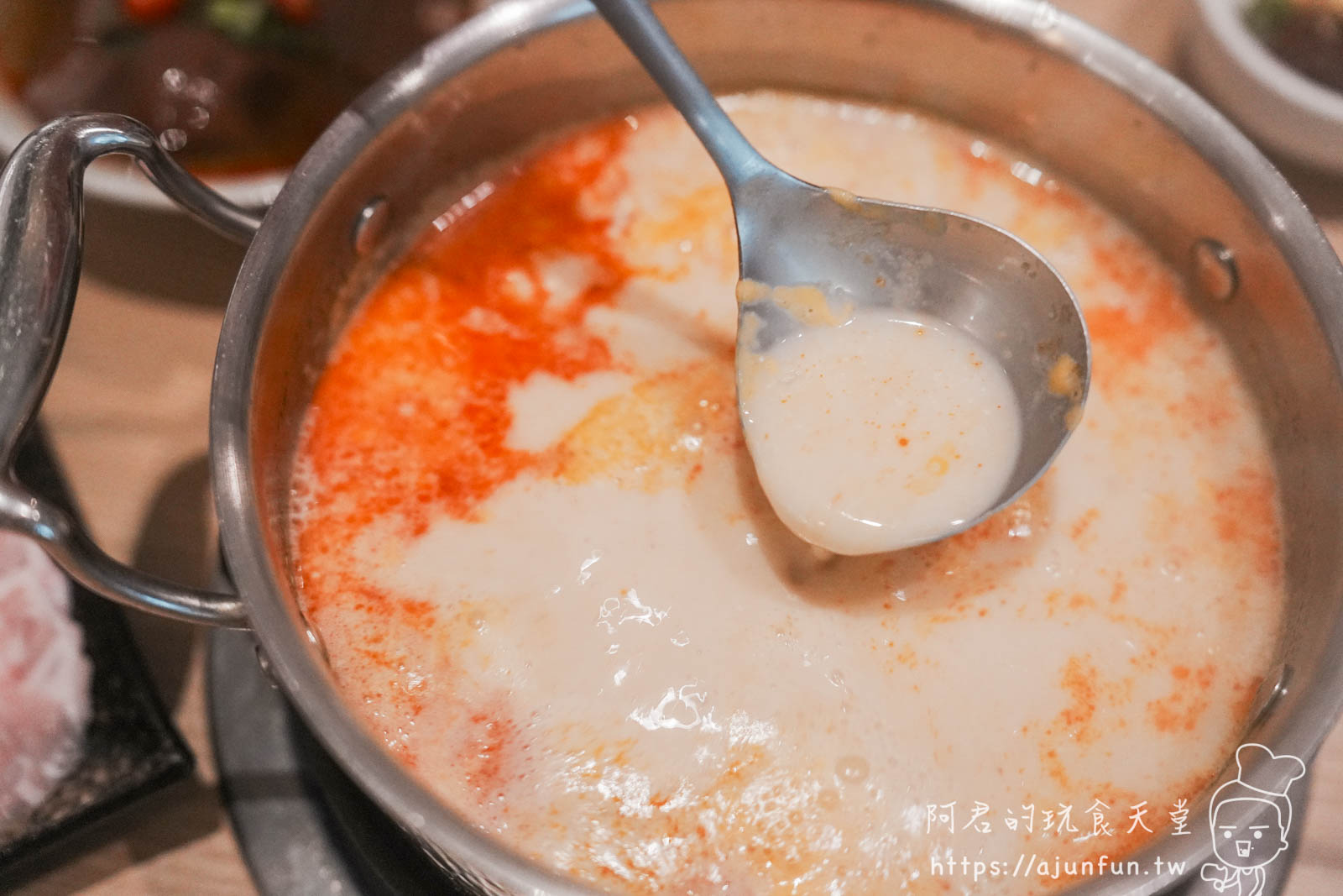 嘉義火鍋推薦,青坐請坐鍋物專科,火車站旁純白鍋物,鮮奶自己倒的厚工美味 - 第18張圖 嘉義火鍋推薦,青坐請坐鍋物專科,火車站旁純白鍋物,鮮奶自己倒的厚工美味