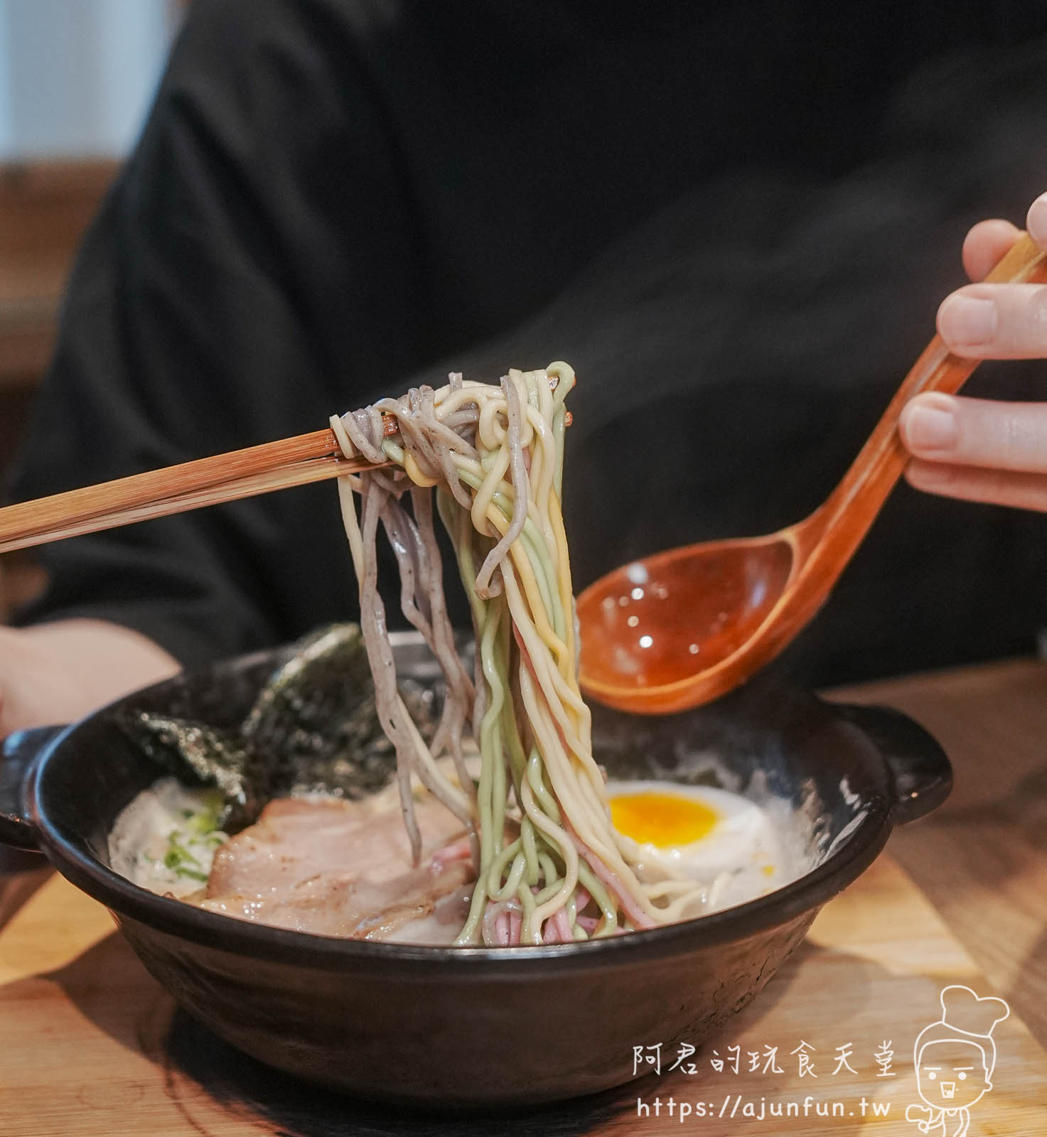 台中勤美美食|信川屋博多豚骨拉麵,除了三久無毒豬還有視覺系七彩麵竟是全天然食材? - 第14張圖 台中勤美美食|信川屋博多豚骨拉麵,除了三久無毒豬還有視覺系七彩麵竟是全天然食材?