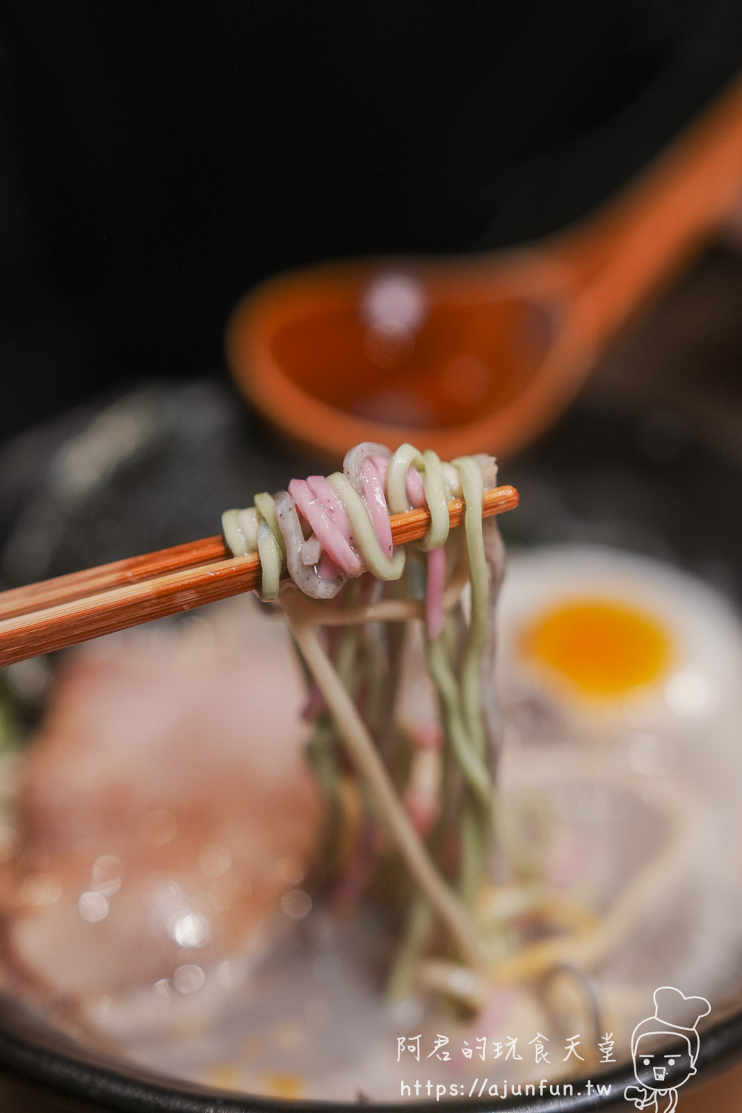台中勤美美食|信川屋博多豚骨拉麵,除了三久無毒豬還有視覺系七彩麵竟是全天然食材? - 第15張圖 台中勤美美食|信川屋博多豚骨拉麵,除了三久無毒豬還有視覺系七彩麵竟是全天然食材?