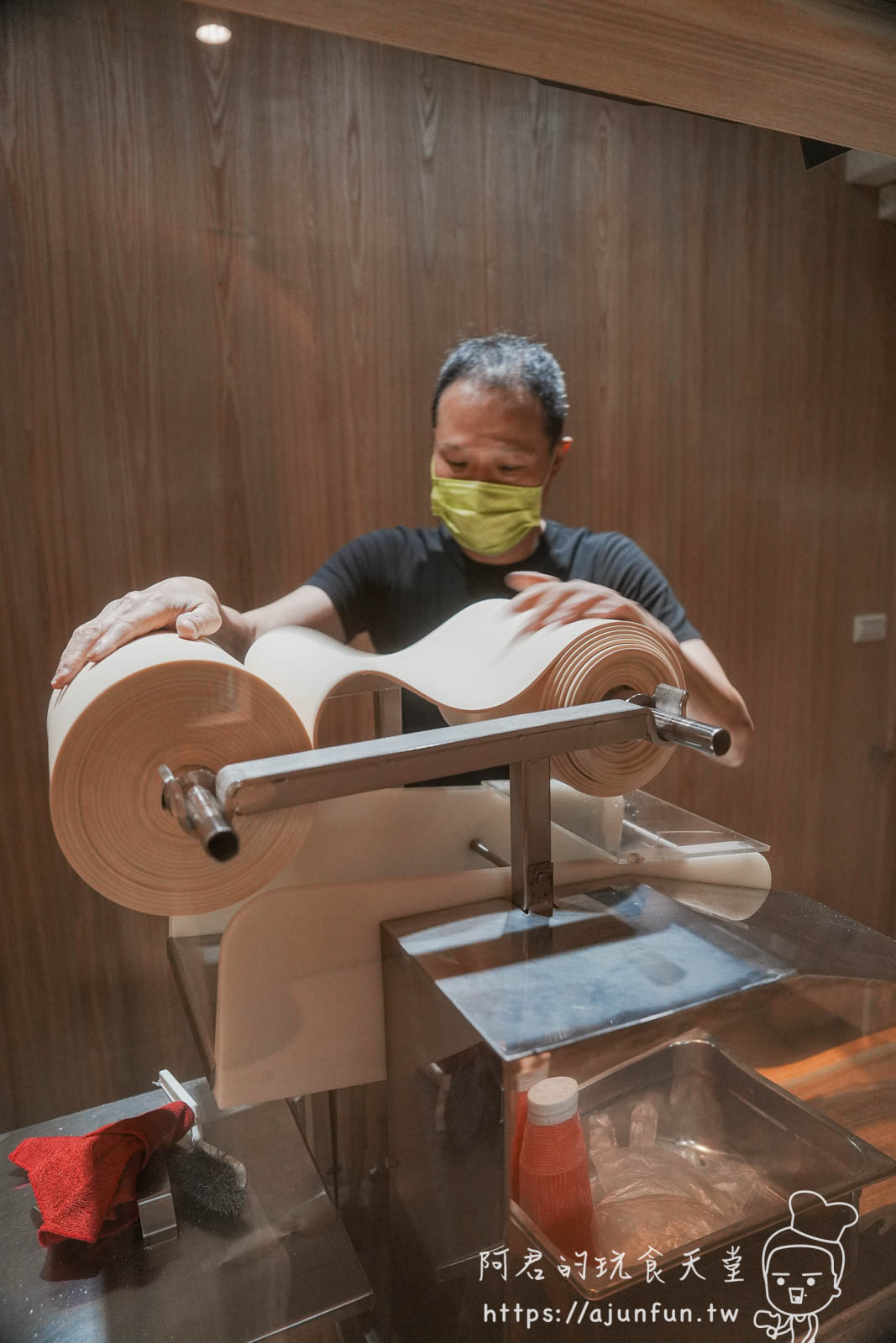 台中勤美美食|信川屋博多豚骨拉麵,除了三久無毒豬還有視覺系七彩麵竟是全天然食材? - 第6張圖 台中勤美美食|信川屋博多豚骨拉麵,除了三久無毒豬還有視覺系七彩麵竟是全天然食材?