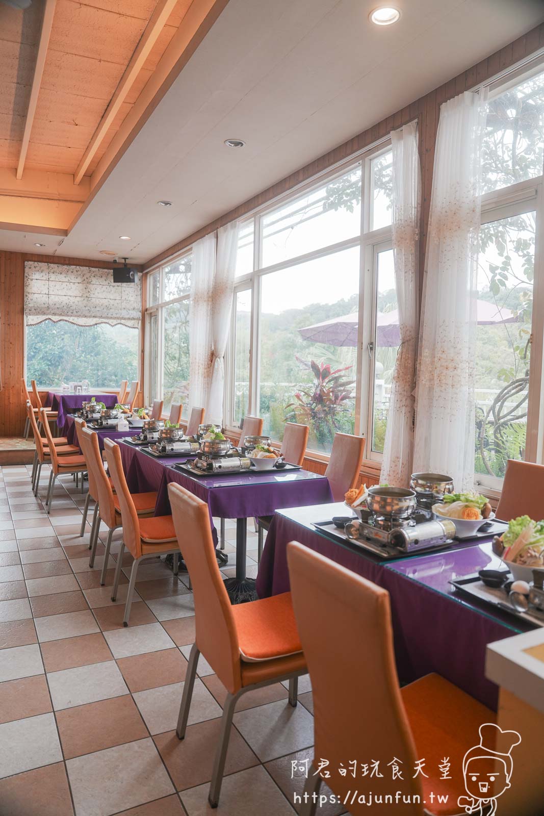 【台中新社】普羅旺斯庭園餐廳，不會暈車的秘境！推薦綠胡椒烤雞與超萌小兔奶凍