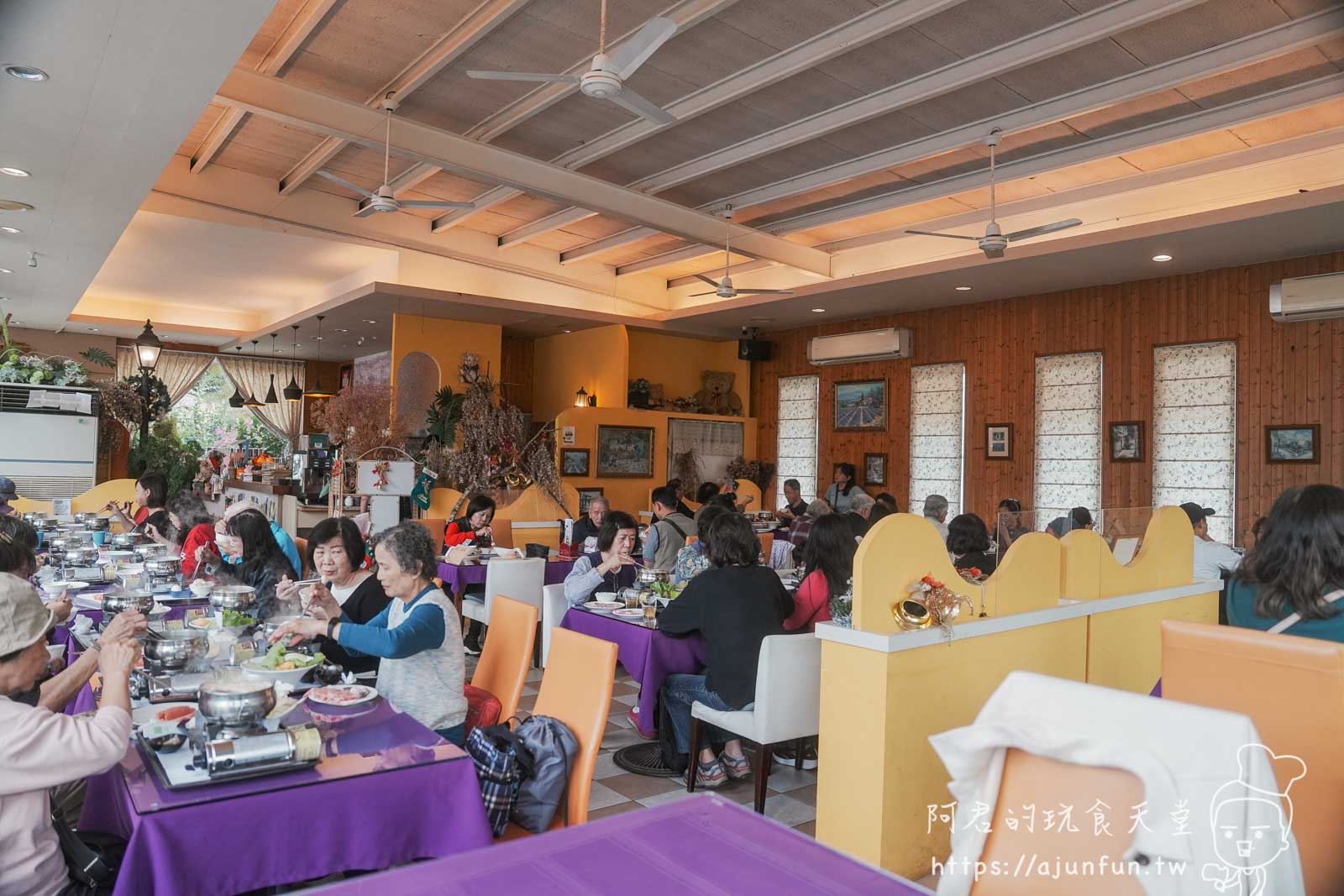 【台中新社】普羅旺斯庭園餐廳，不會暈車的秘境！推薦綠胡椒烤雞與超萌小兔奶凍