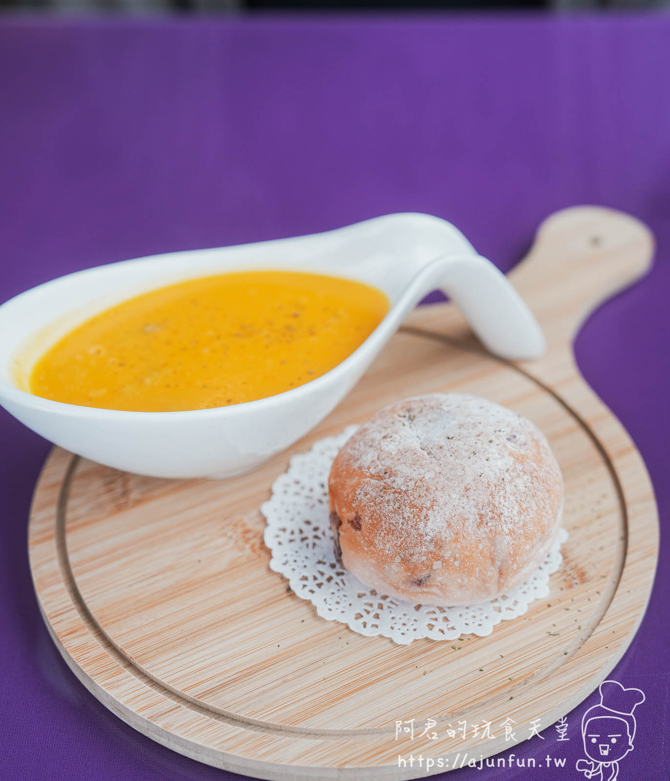 【台中新社】普羅旺斯庭園餐廳，不會暈車的秘境！推薦綠胡椒烤雞與超萌小兔奶凍