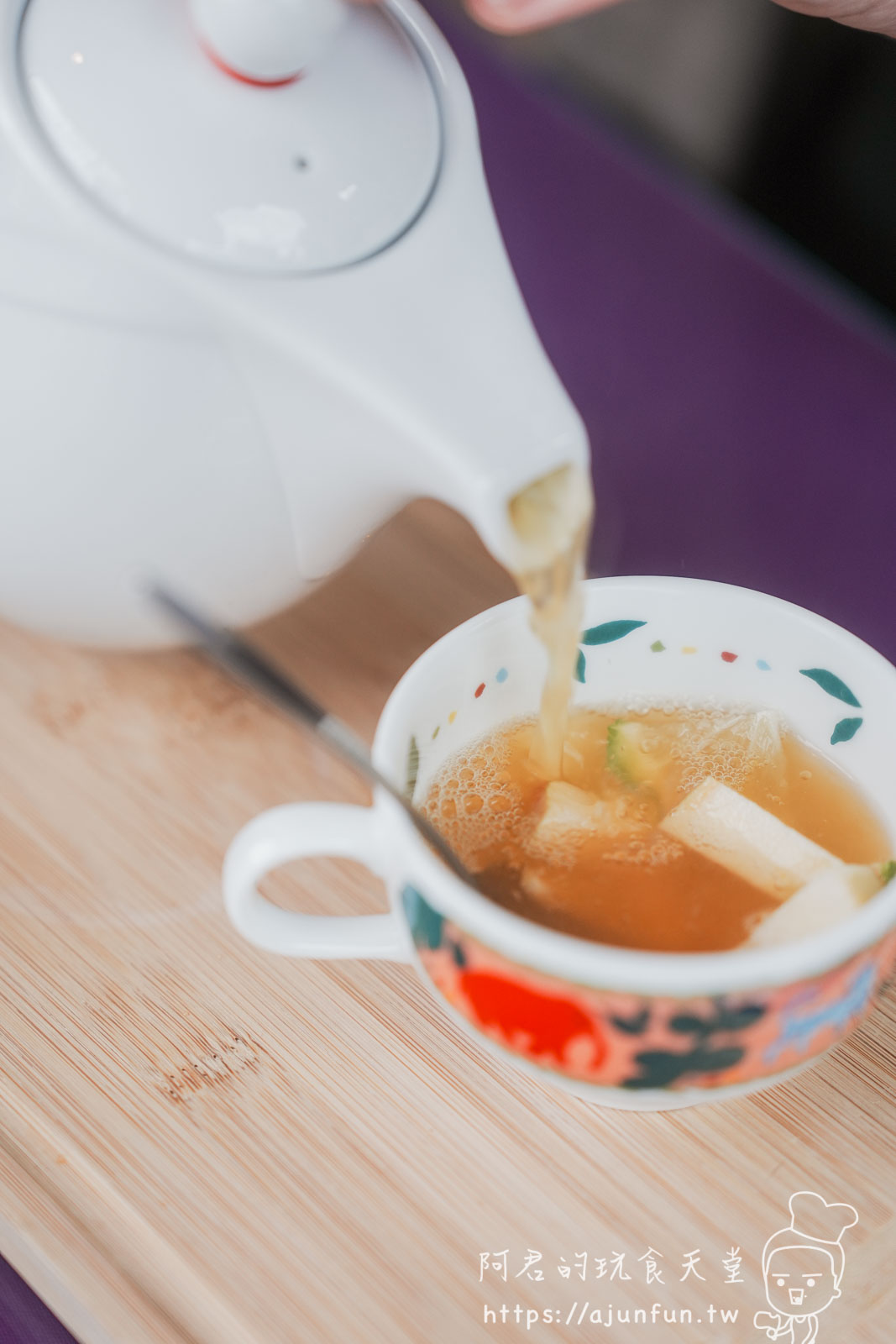 【台中新社】普羅旺斯庭園餐廳，不會暈車的秘境！推薦綠胡椒烤雞與超萌小兔奶凍