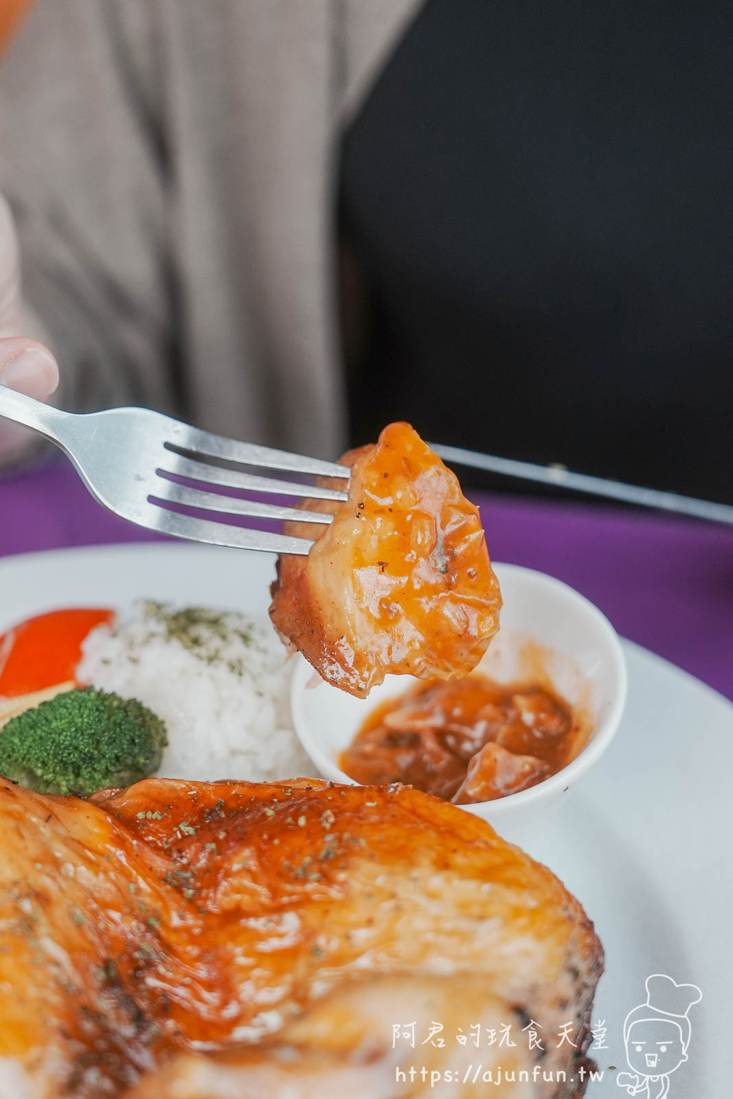 【台中新社】普羅旺斯庭園餐廳，不會暈車的秘境！推薦綠胡椒烤雞與超萌小兔奶凍