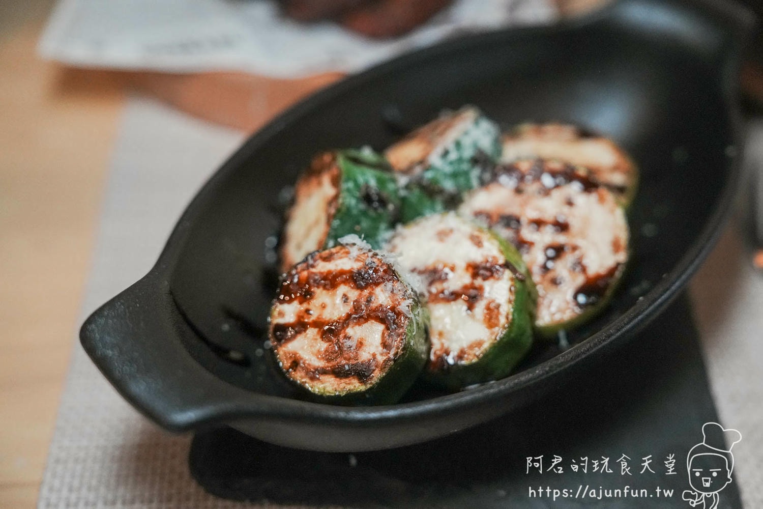 【2026竹北美食】Roast•初 熟成牛排，新竹慶祝餐廳首選！隱身巷弄的純白玻璃屋，Prime級享受