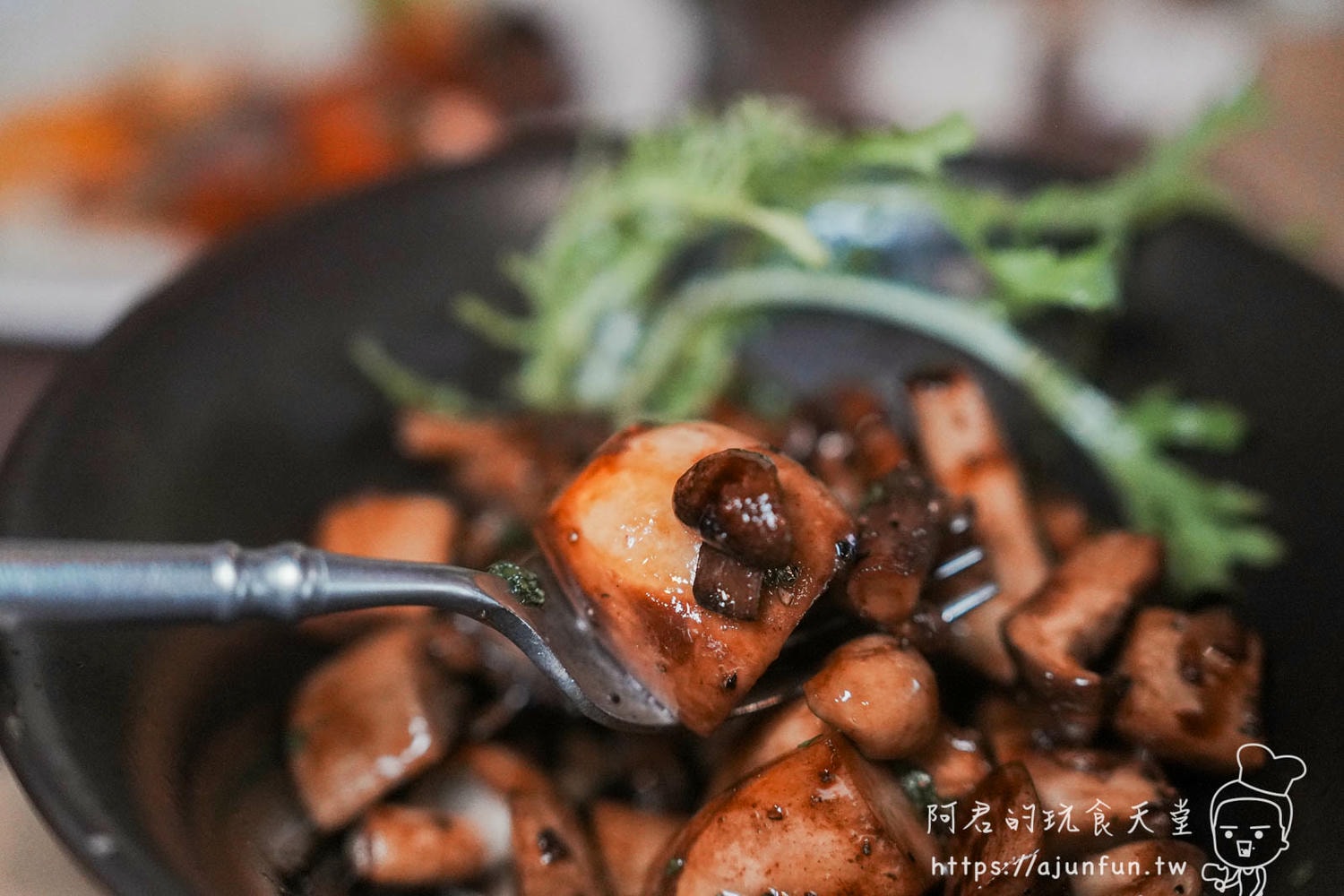 【2026竹北美食】Roast•初 熟成牛排，新竹慶祝餐廳首選！隱身巷弄的純白玻璃屋，Prime級享受